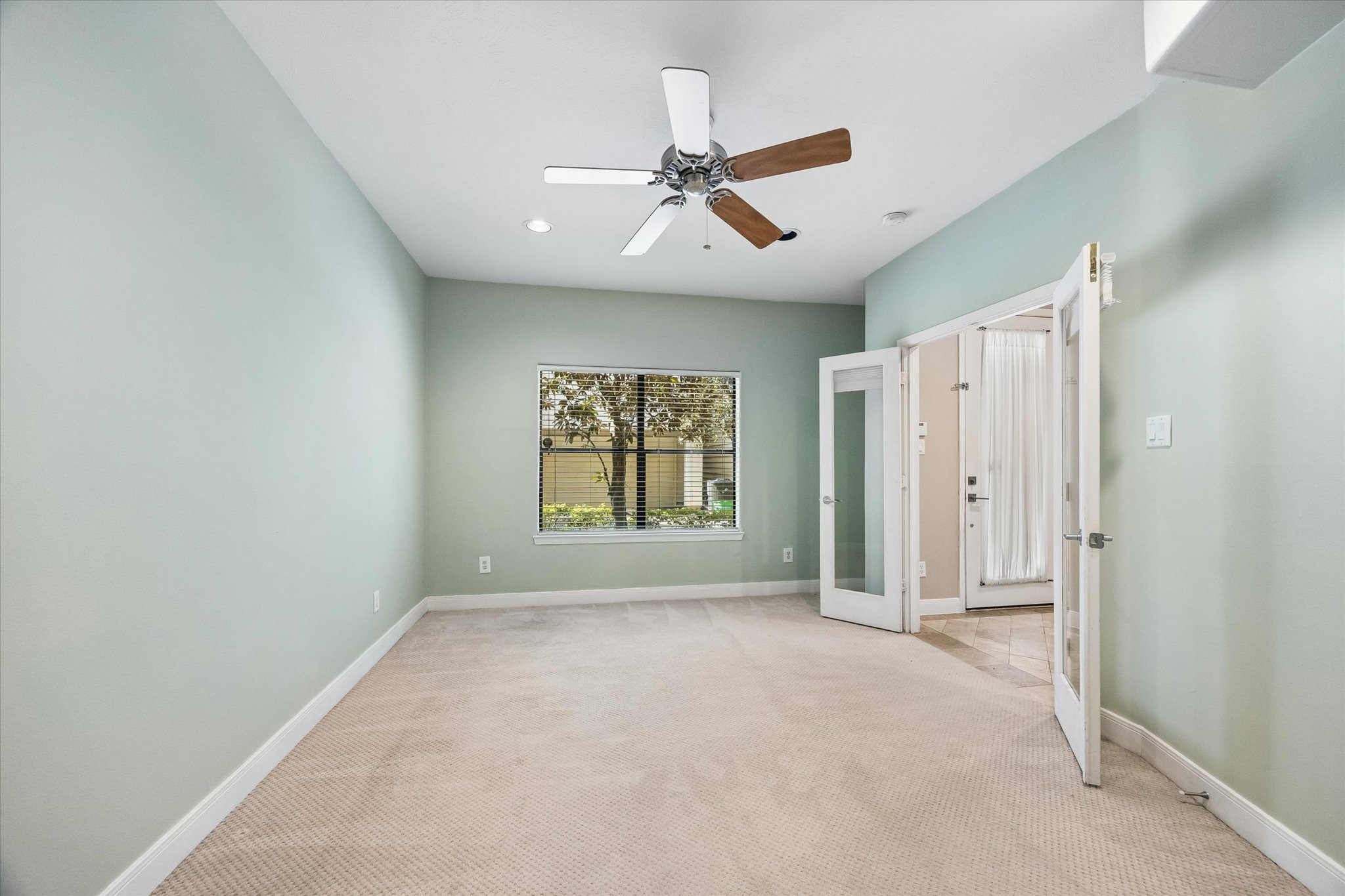 1912 Woodbury Street Property Photo 9