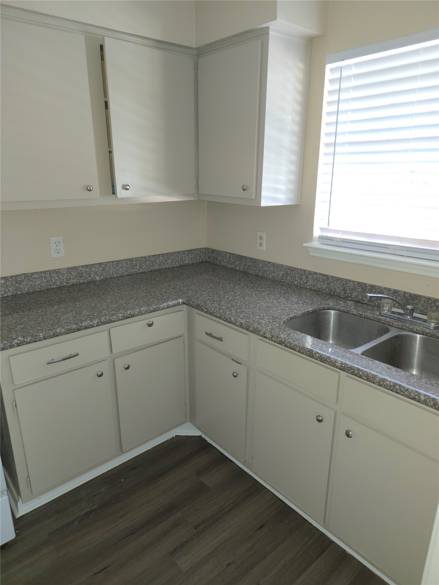 4710 Airport Boulevard 203 Property Photo 7