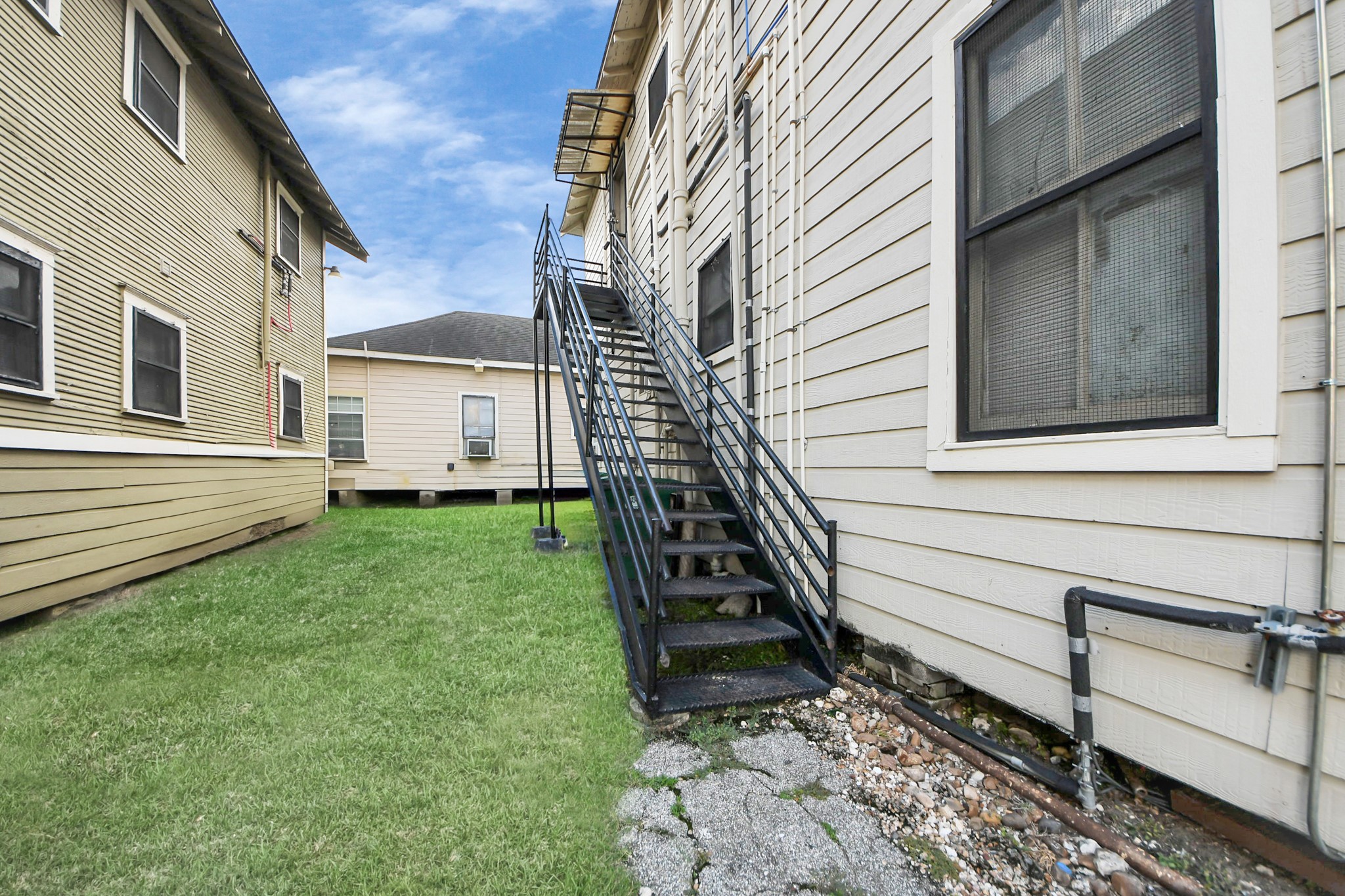 2502 Saltus Street 4 Property Photo 7