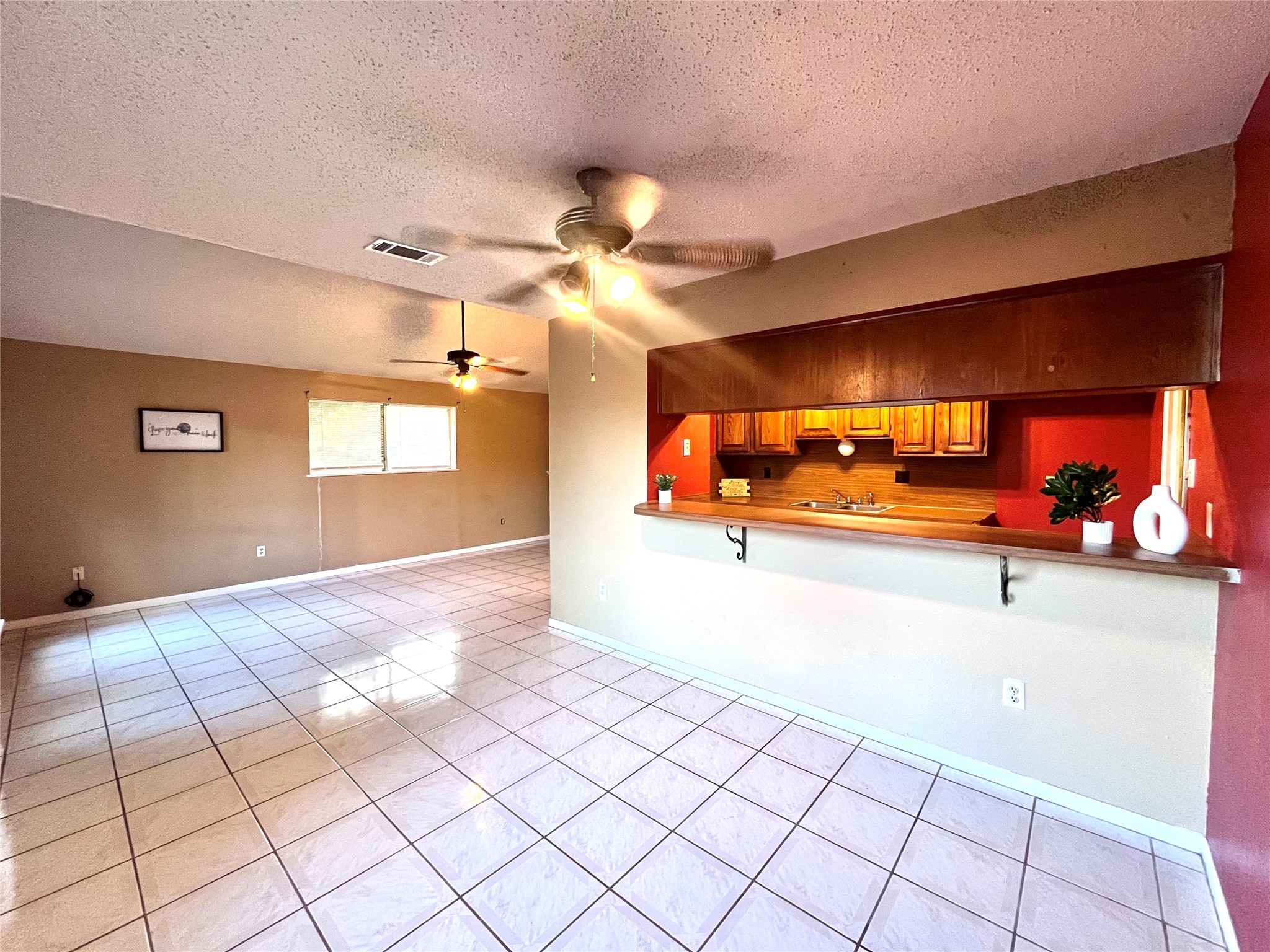 612 Earls Court Property Photo 7