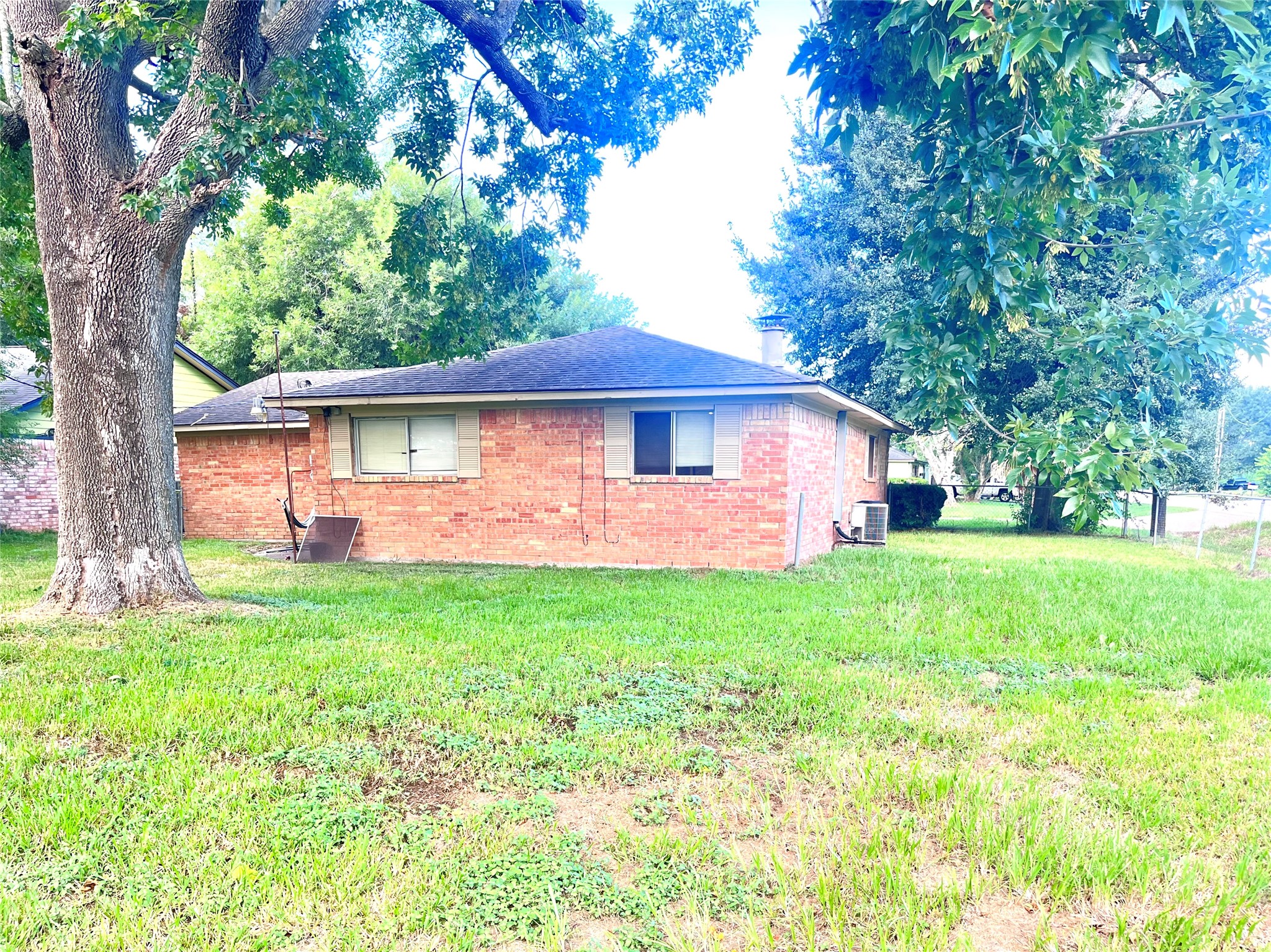 612 Earls Court Property Photo 10
