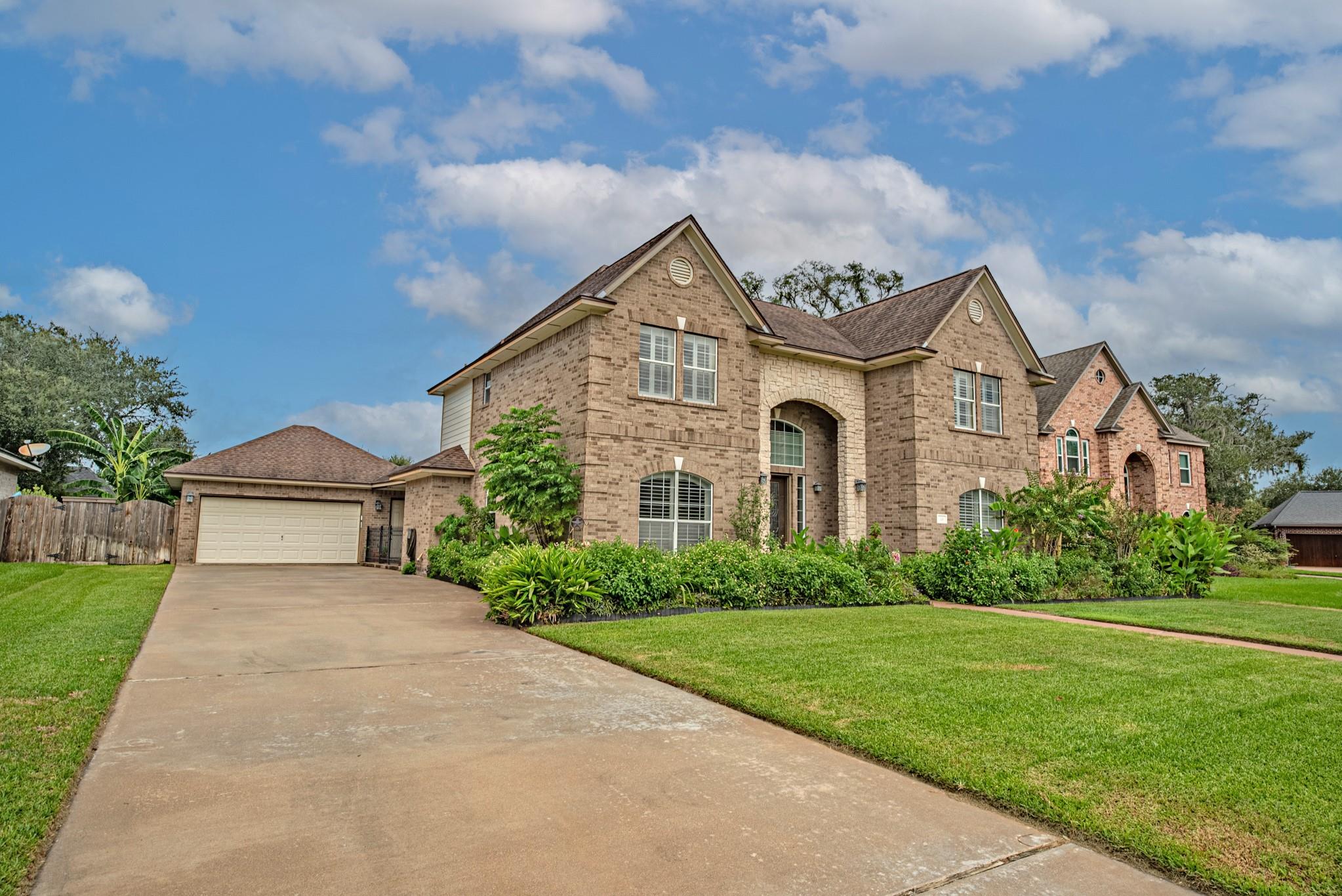 53 Northwood Court, Lake Jackson Tx 77566 Property Photo 3