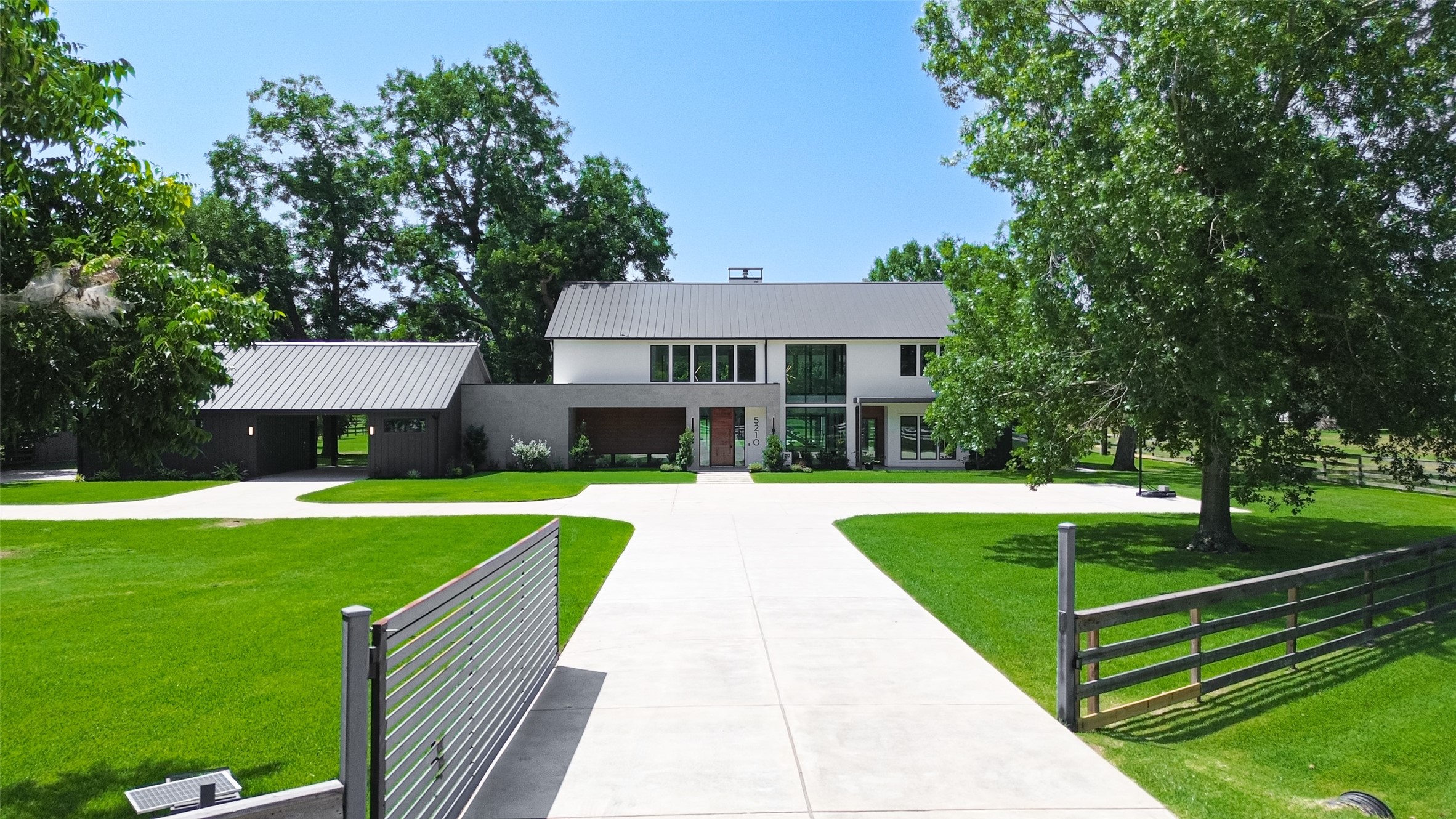 5210 Manor Drive Property Photo