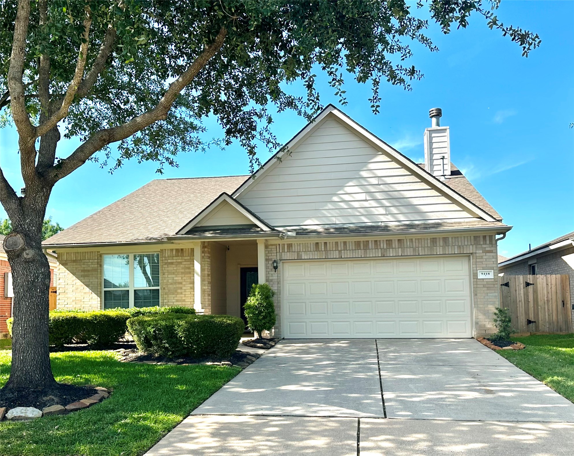 9418 Brackenton Crest Drive Property Photo 1