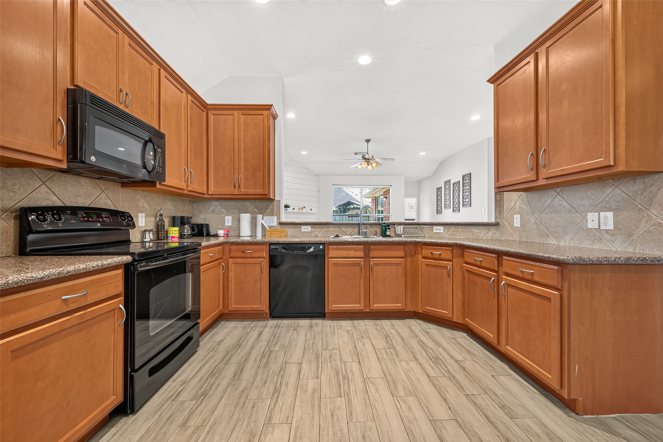 7419 Avalon Trce Property Photo 15