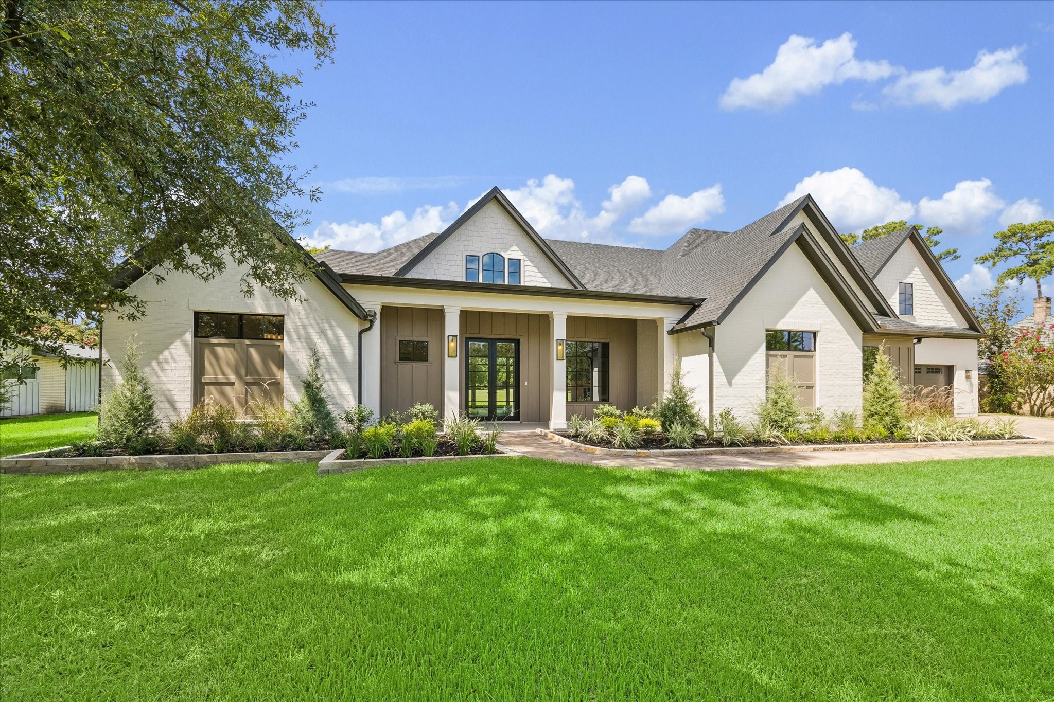 14307 Bonney Brier Drive Property Photo 1