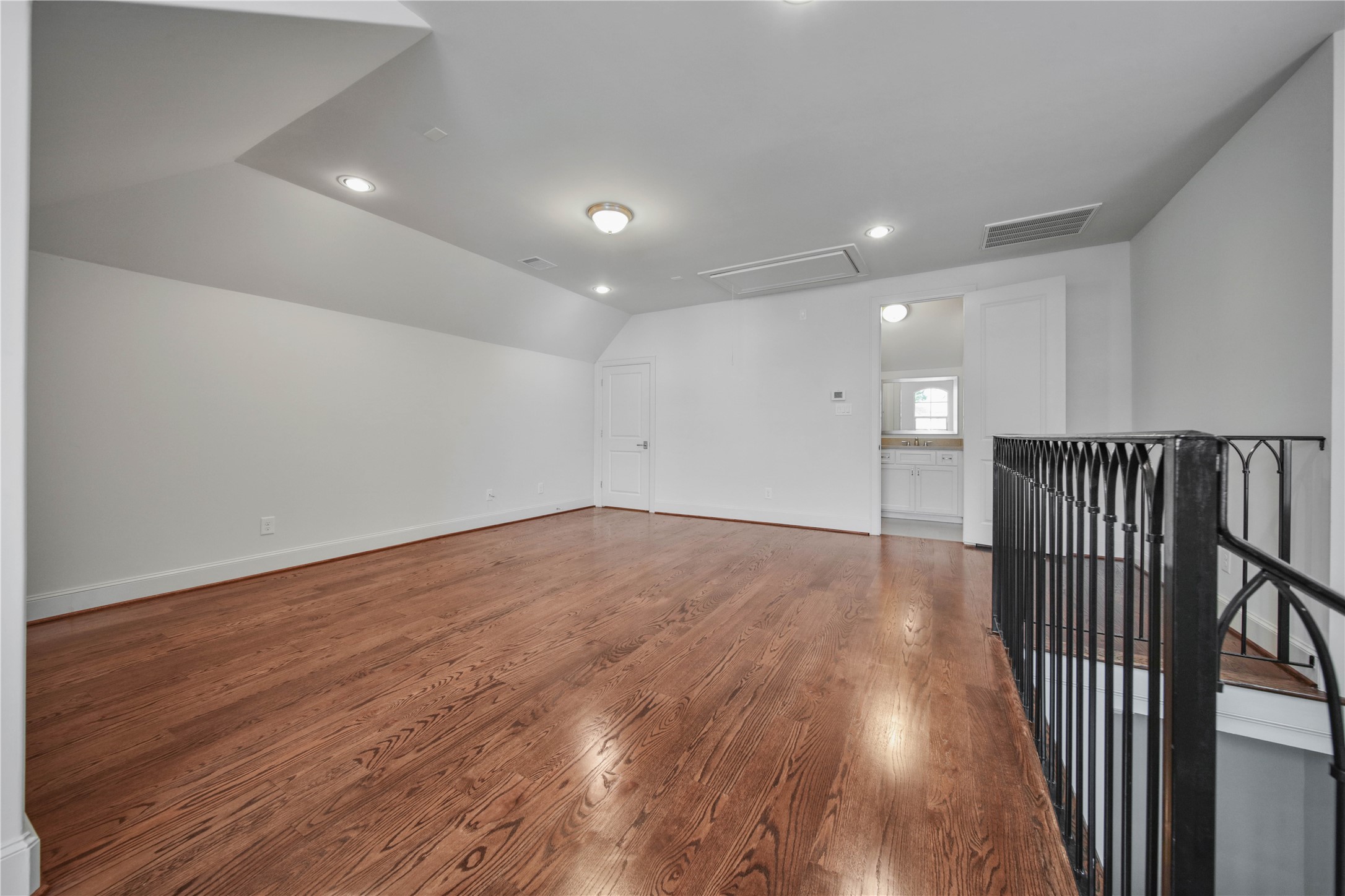 42 Wooded Park Place Property Photo 12