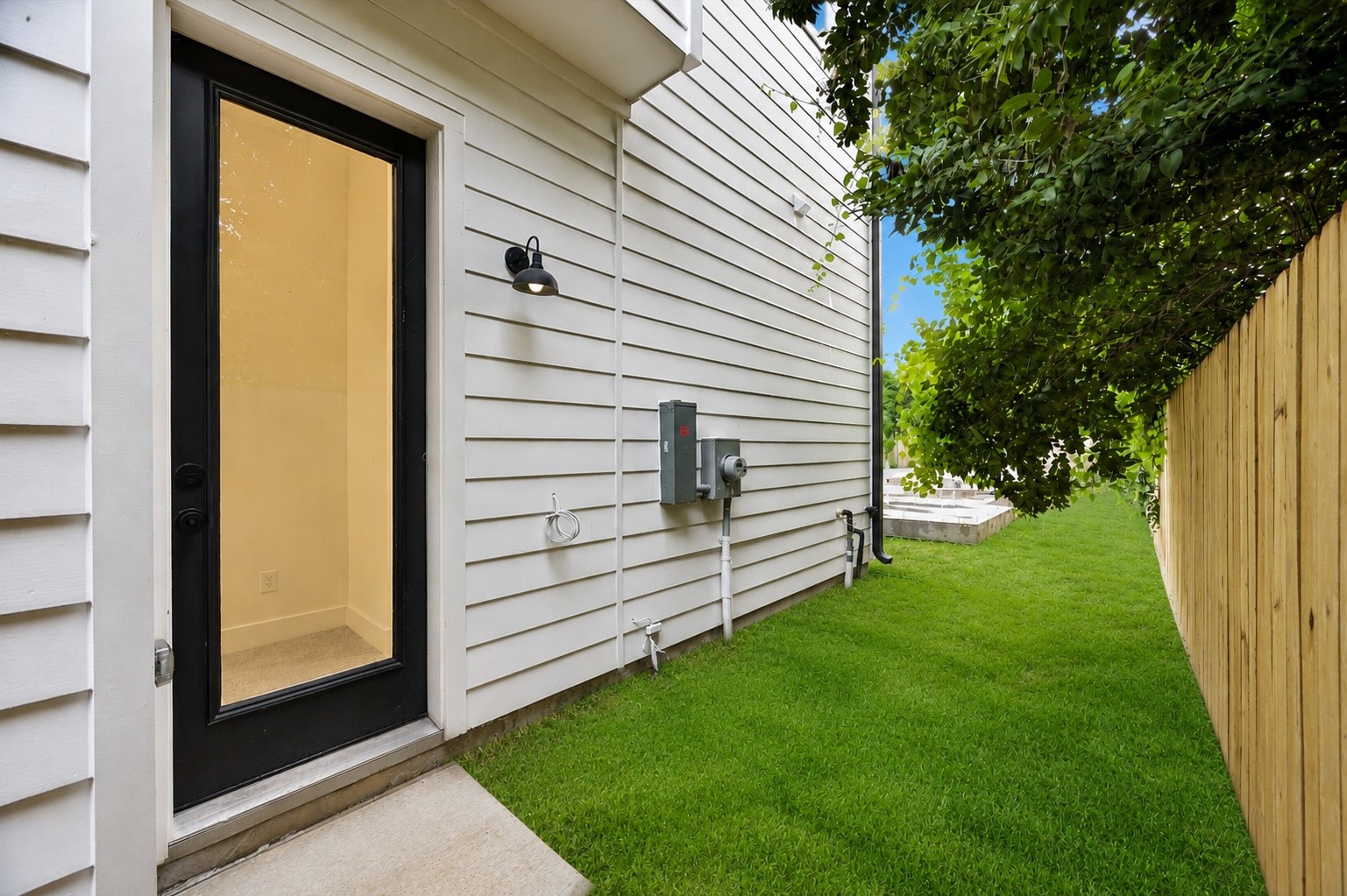 1032 Marcolin Street Property Photo 5