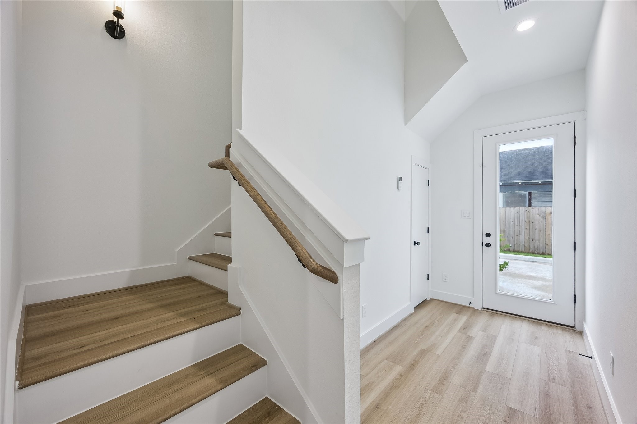 1032 Marcolin Street Property Photo 6