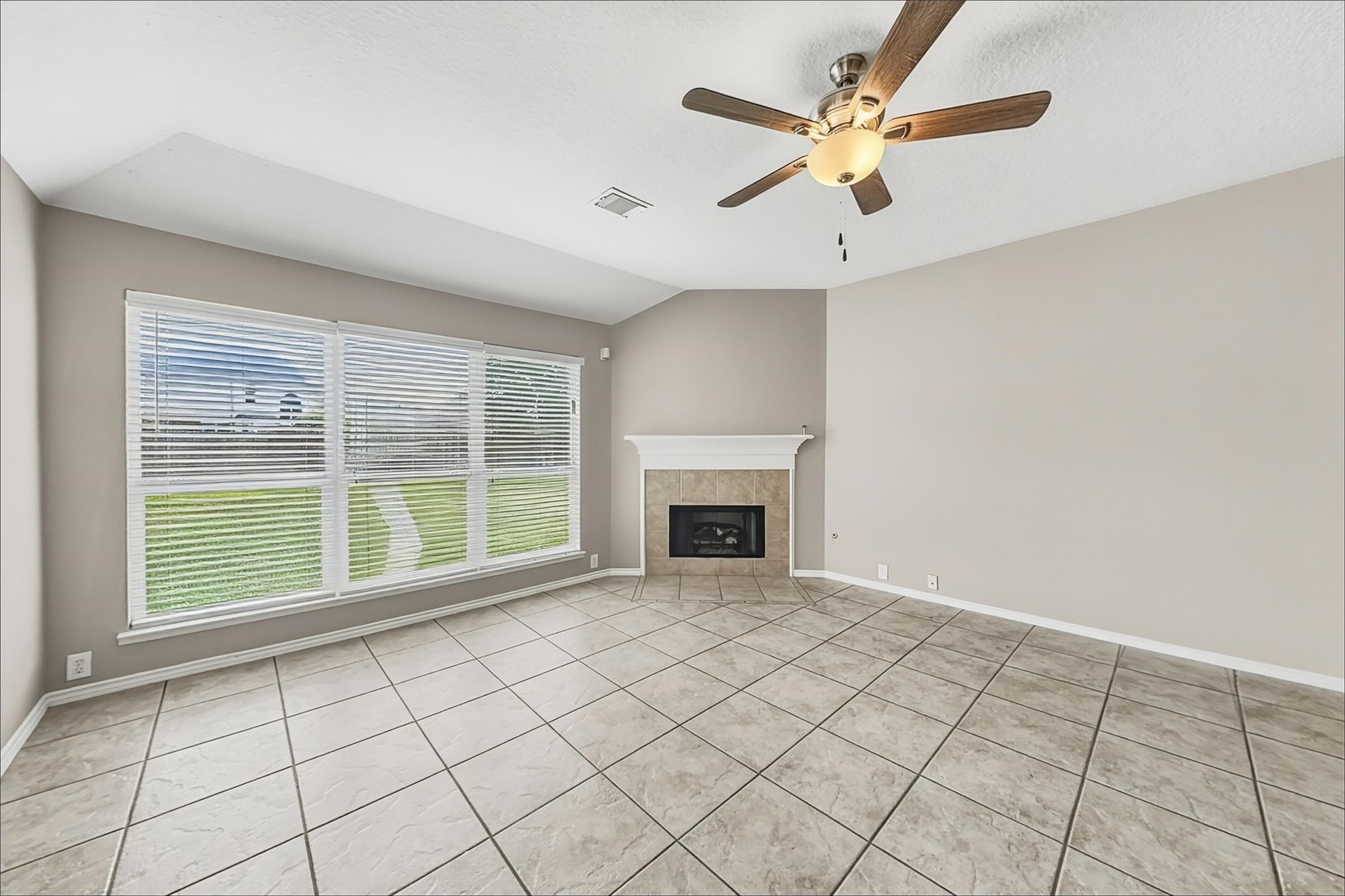 3327 Jib Court Property Photo 6