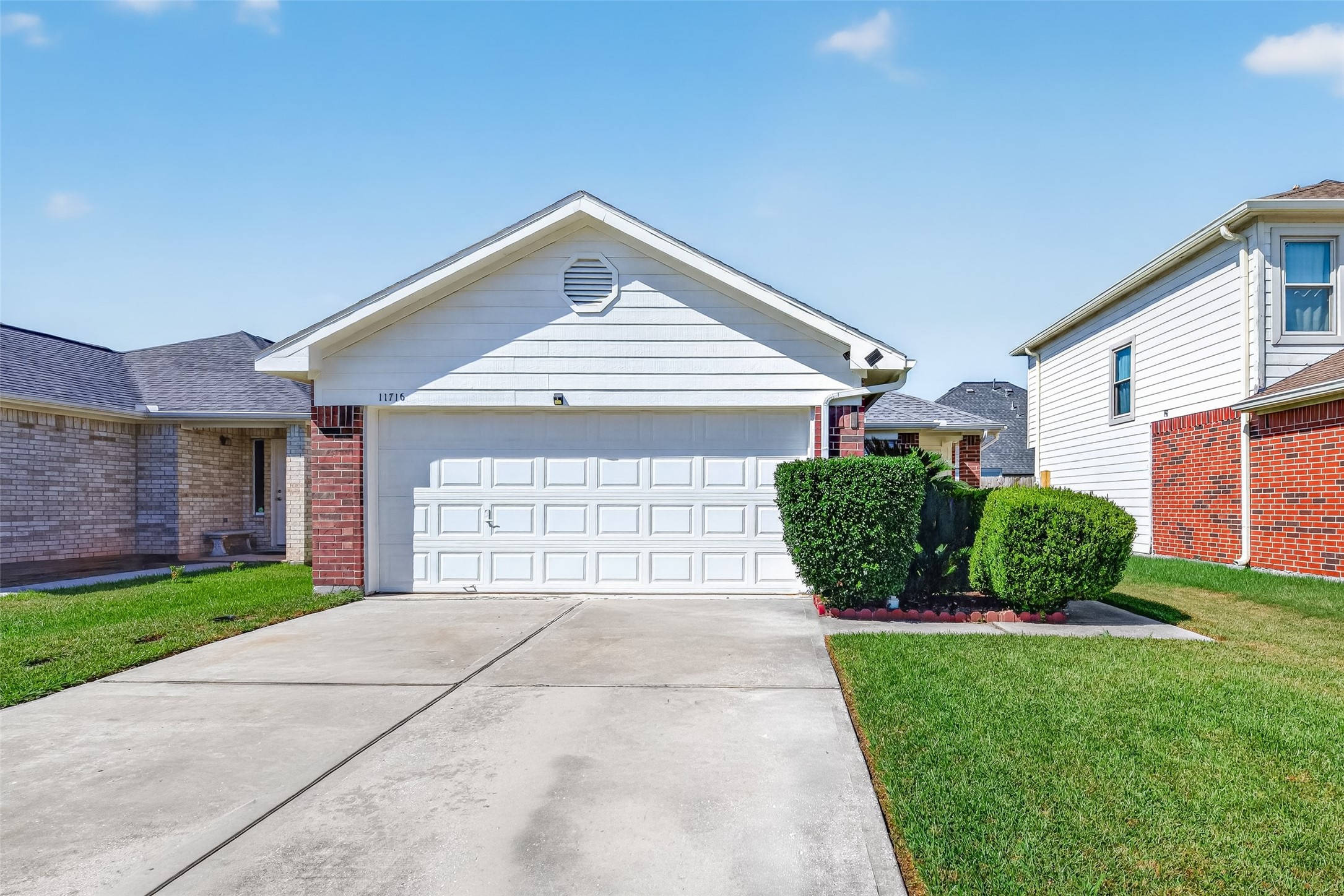 11719 Fossil Rock Lane Property Photo 11