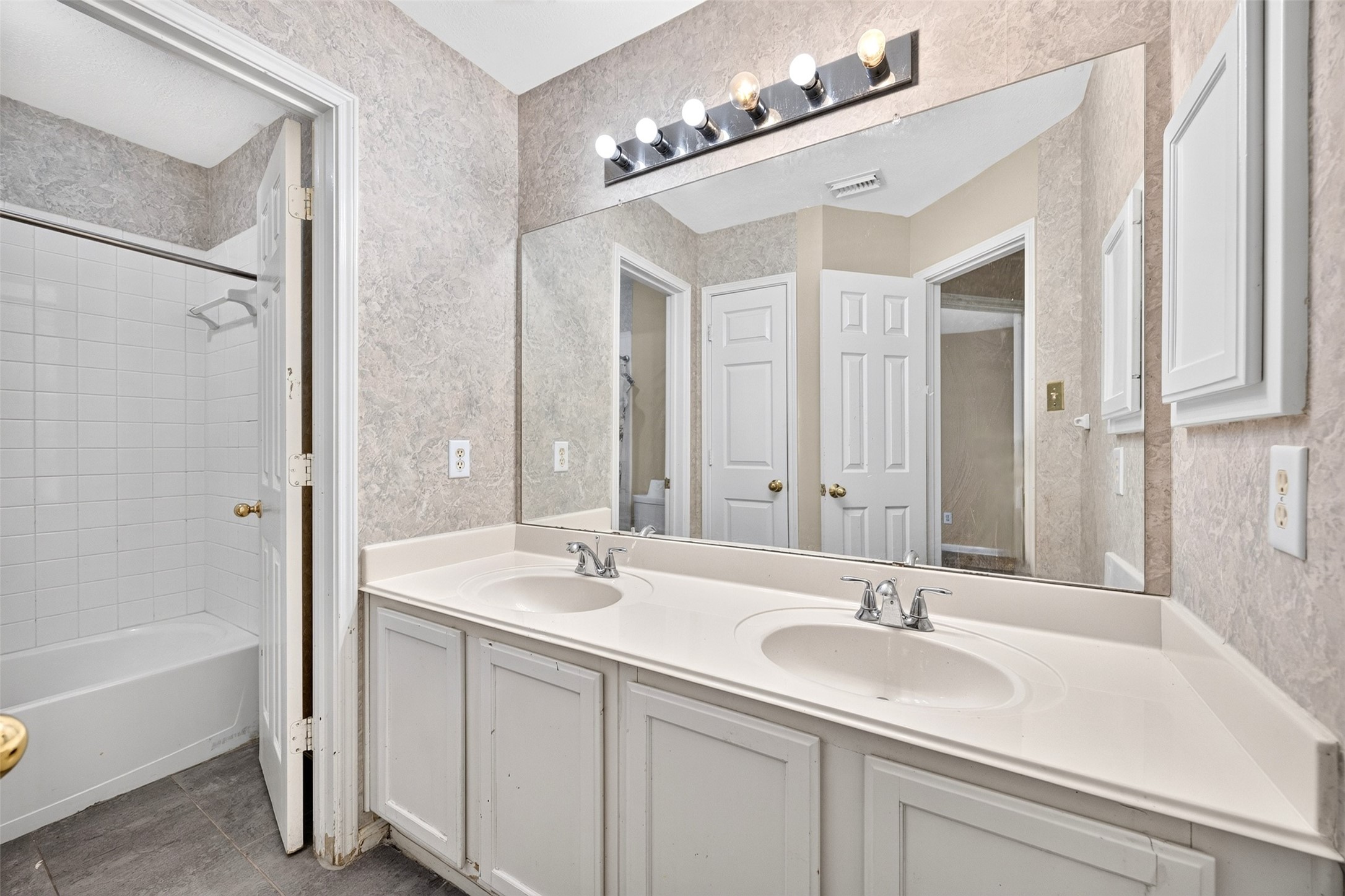 5814 Eldridge Glen Drive Property Photo 27