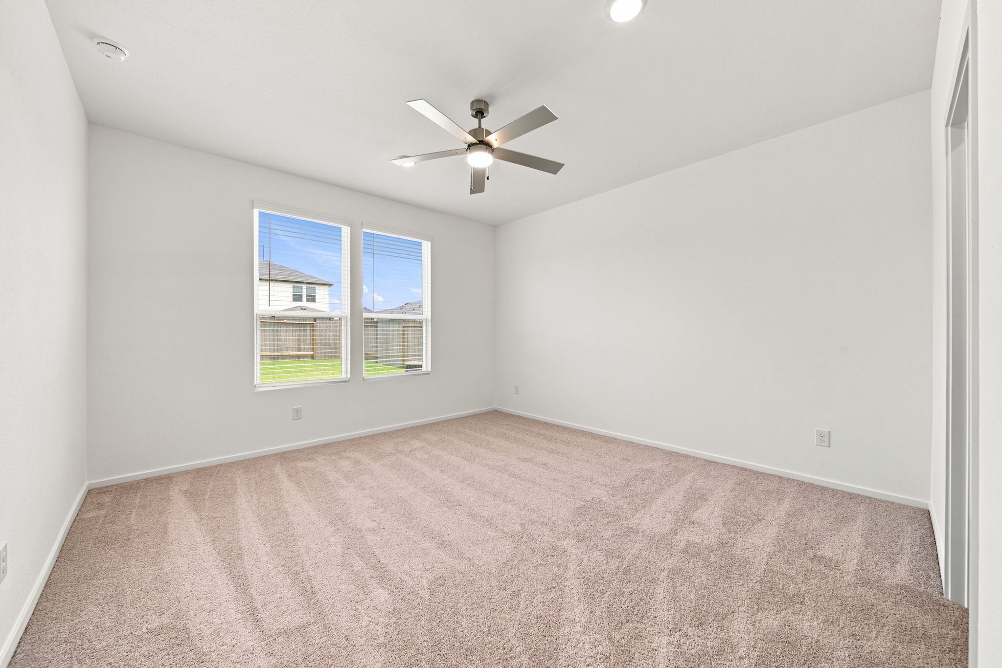 618 Amber Falls Drive Property Photo 11