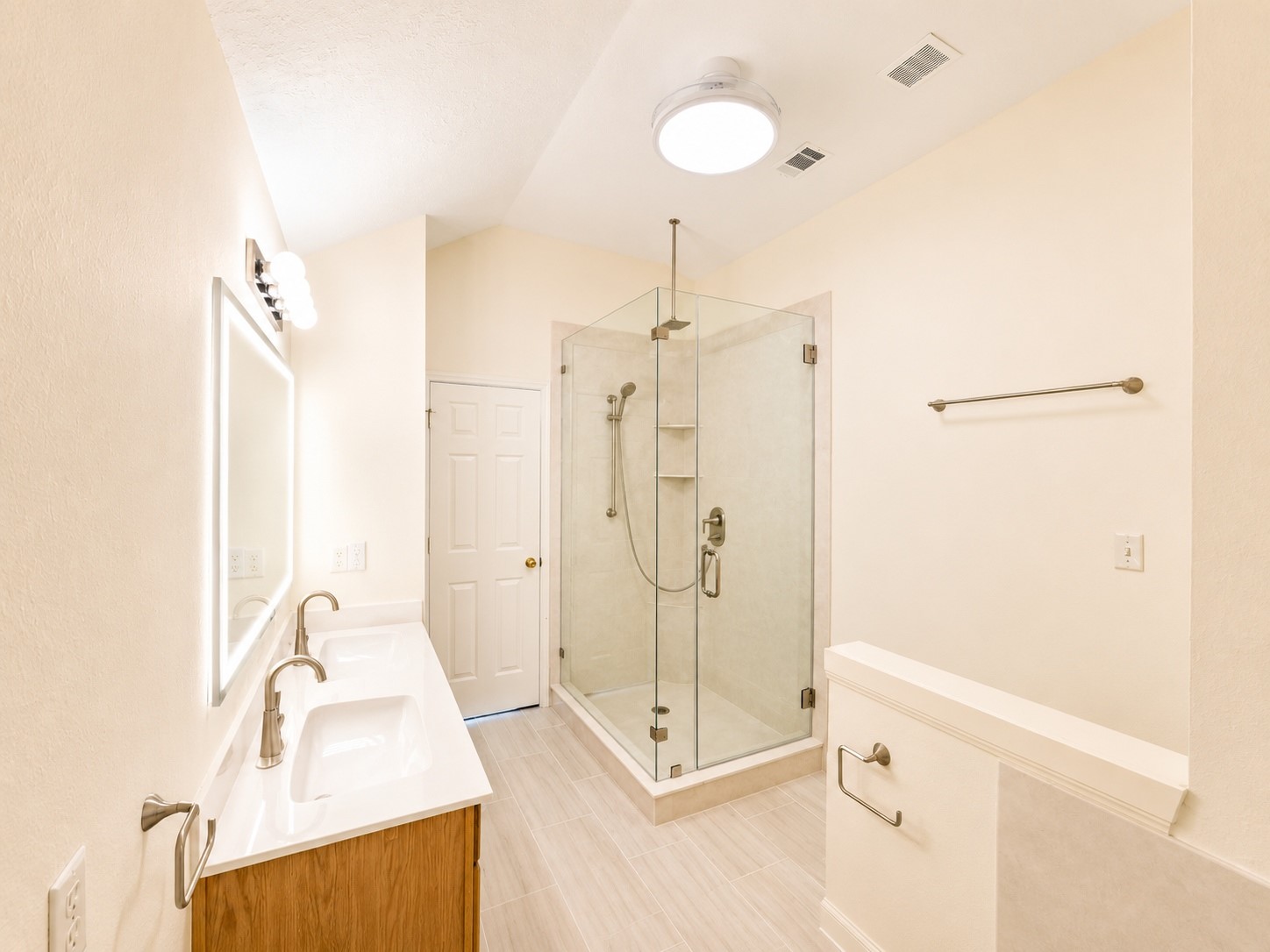 6858 Stillwater Drive Property Photo 9