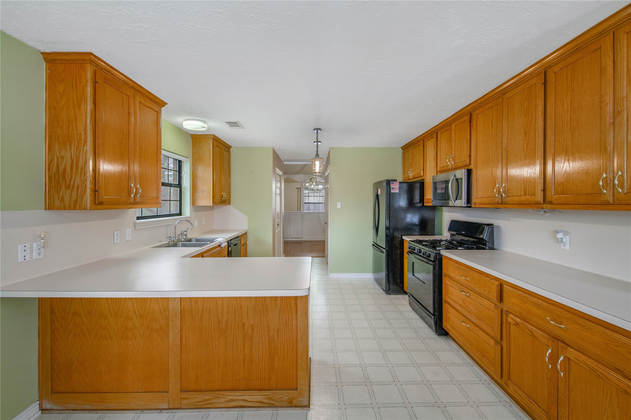 2022 Wilderland Circle Property Photo 6