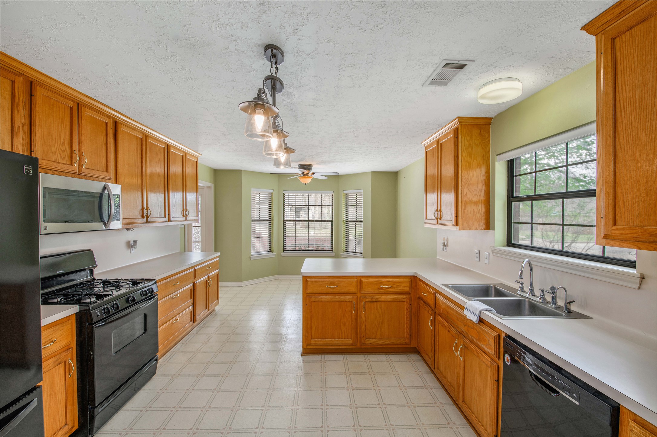 2022 Wilderland Circle Property Photo 7