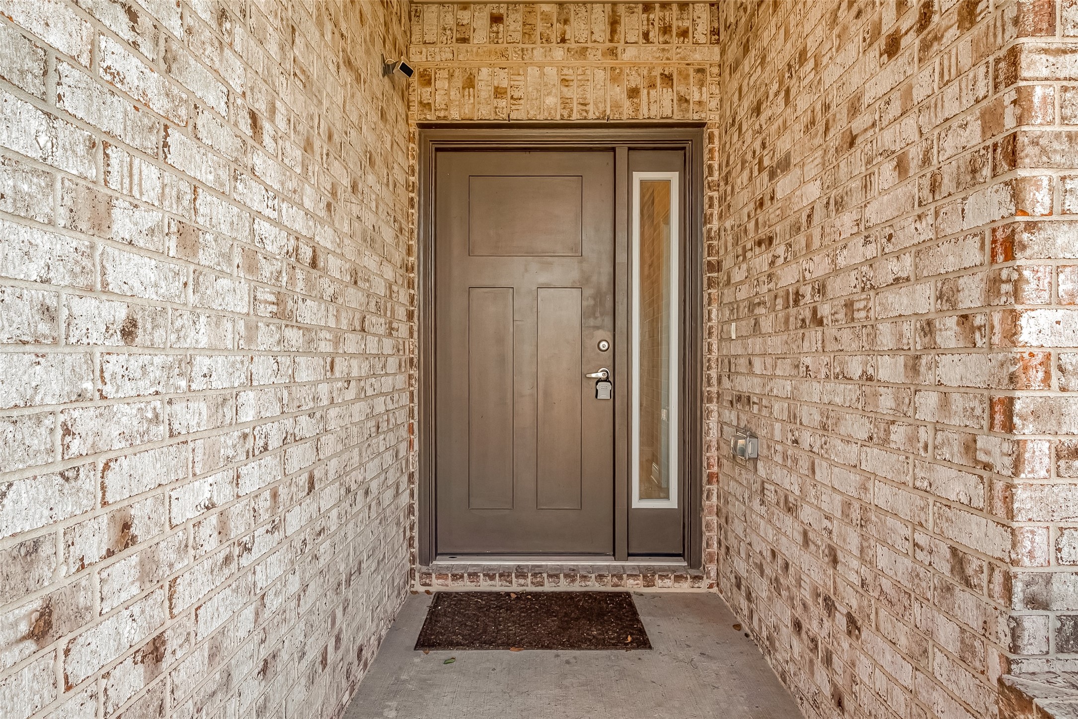 10250 Whitney Reach Drive Property Photo 2