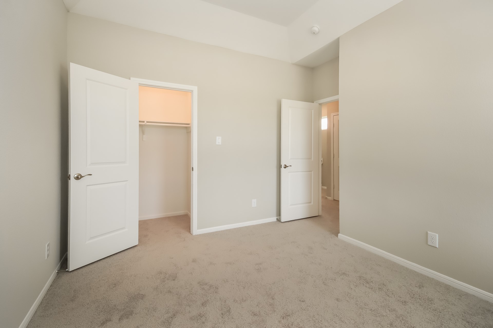 18712 Crescent Trails Circle Property Photo 3