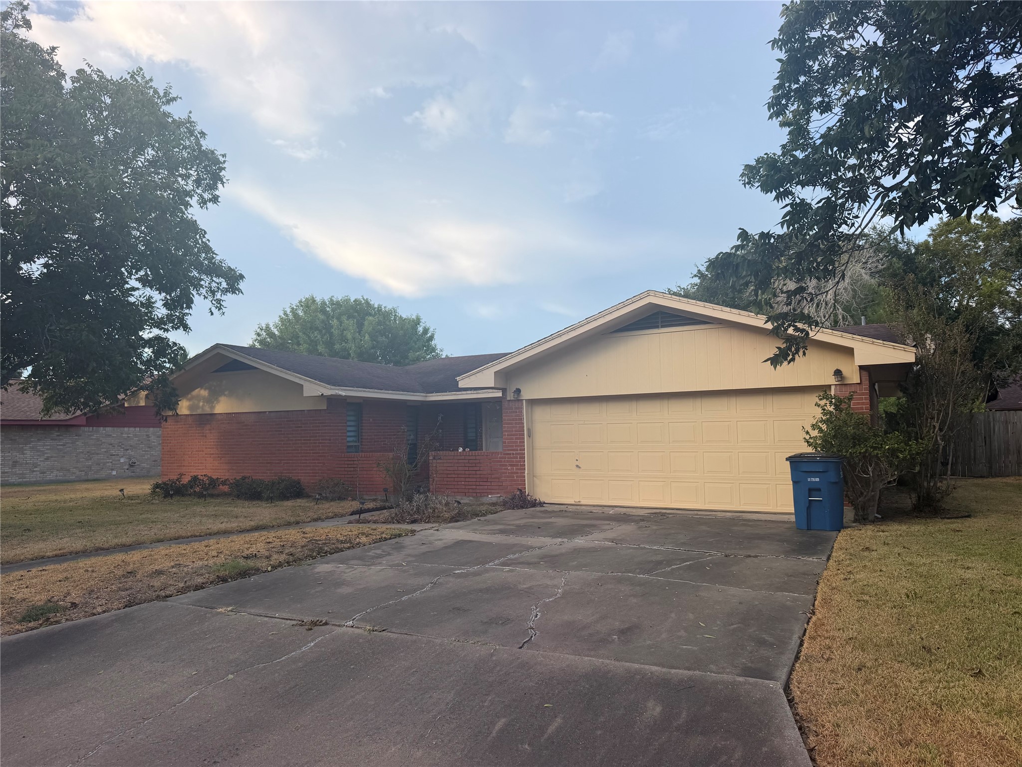 114 Linnville Drive Property Photo 1