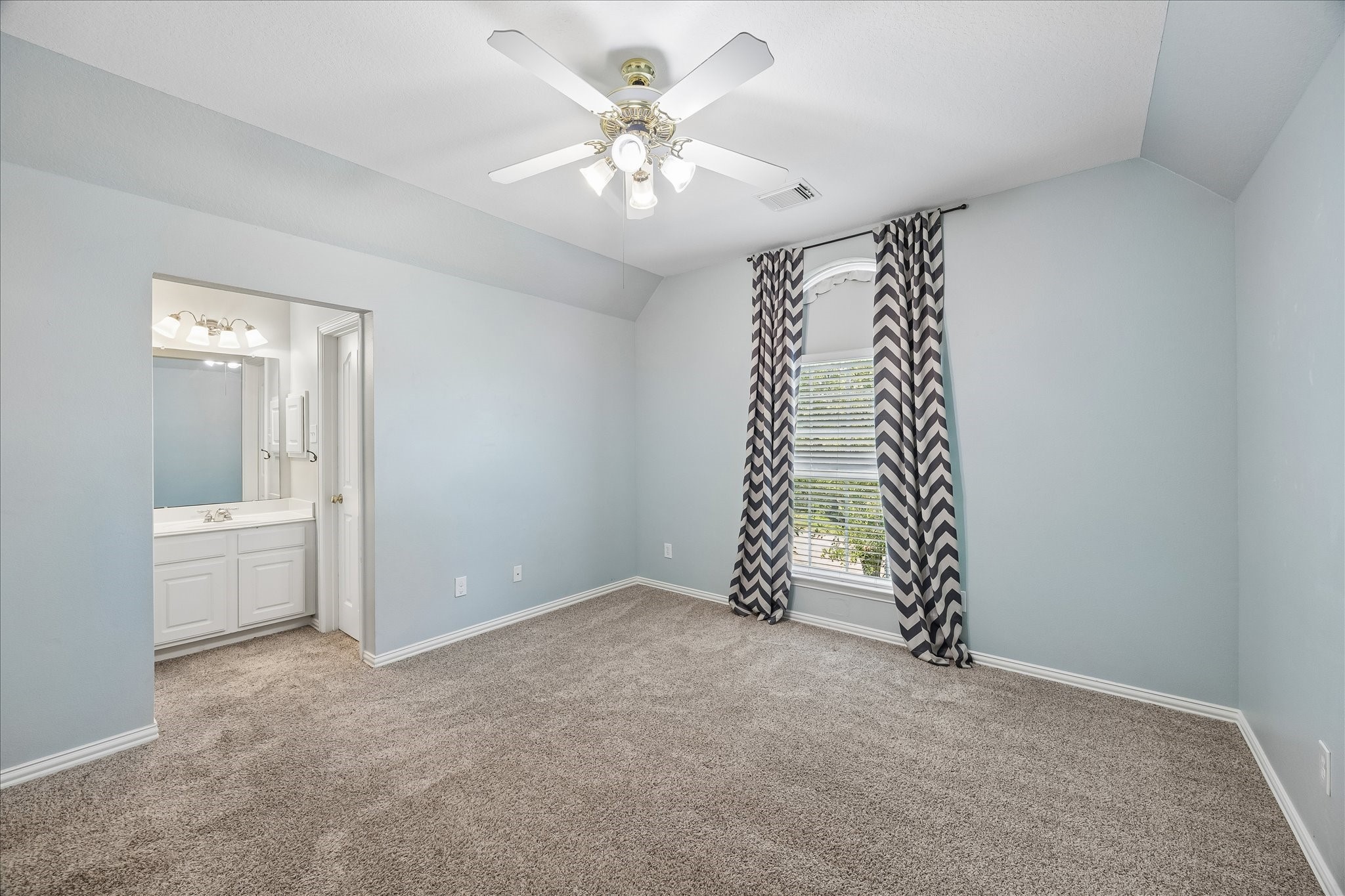 12847 Magic Falls Drive Property Photo 37