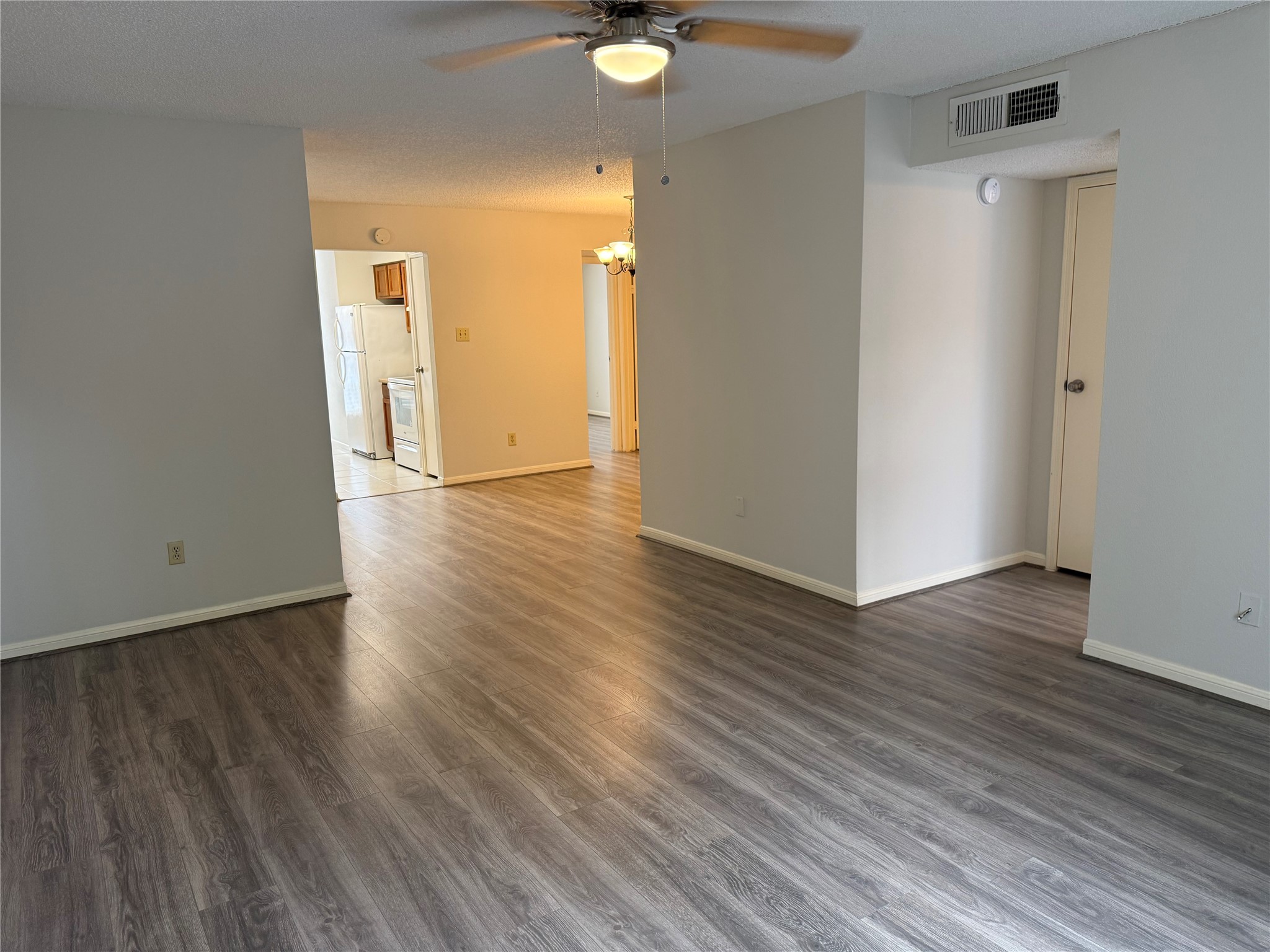 2120 El Paseo Street 2613 Property Photo 3