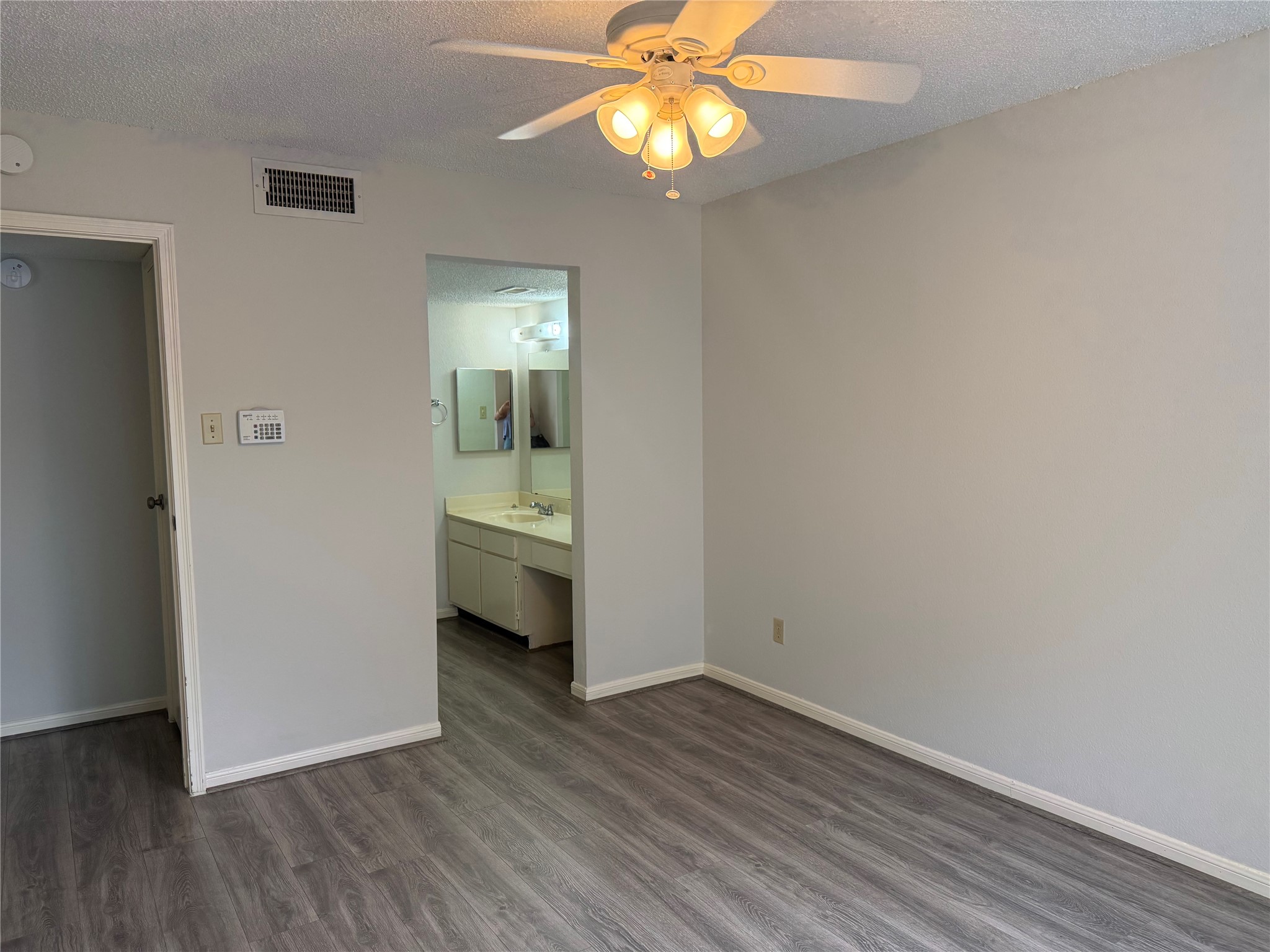 2120 El Paseo Street 2613 Property Photo 5