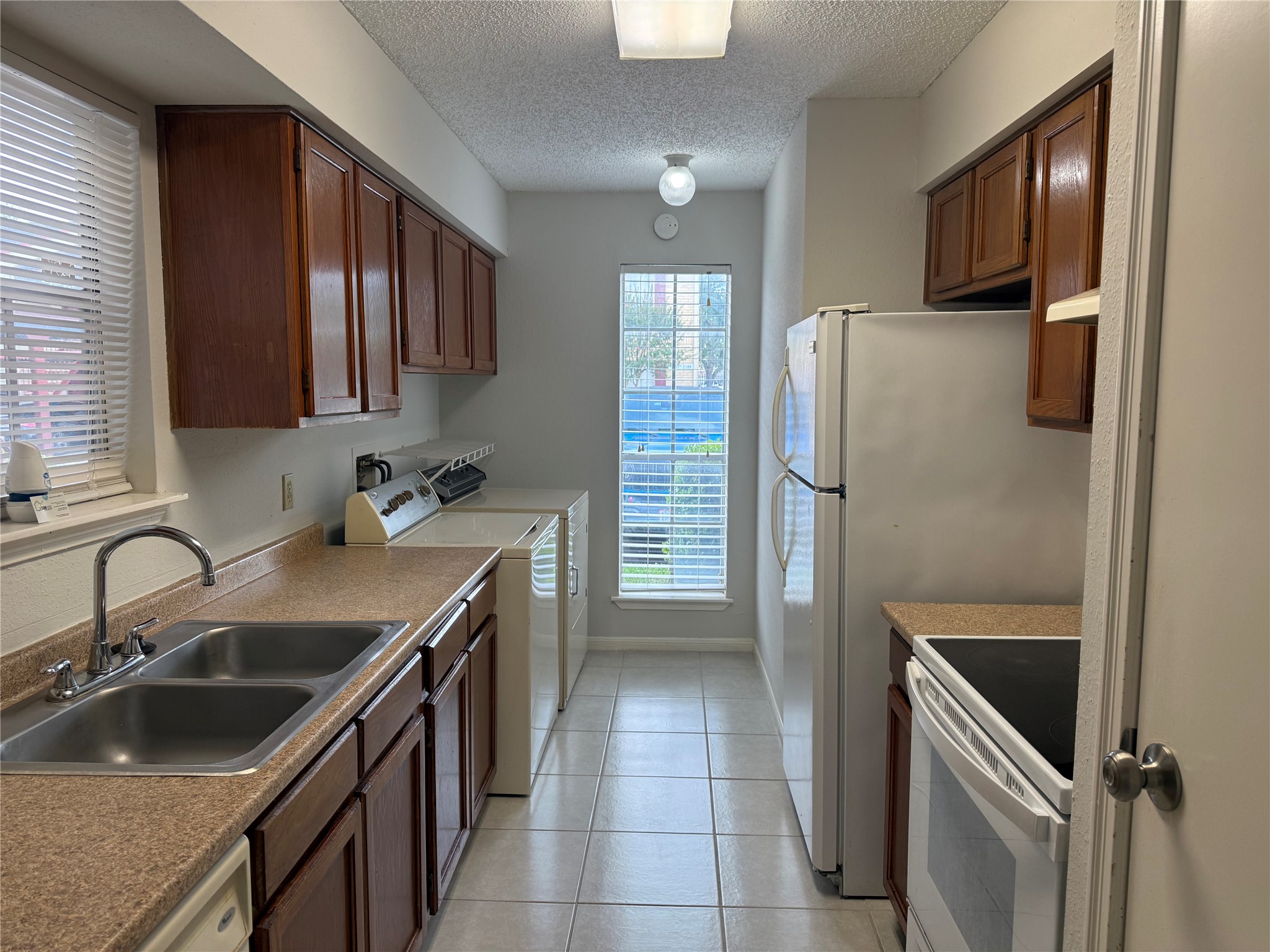 2120 El Paseo Street 2613 Property Photo 6