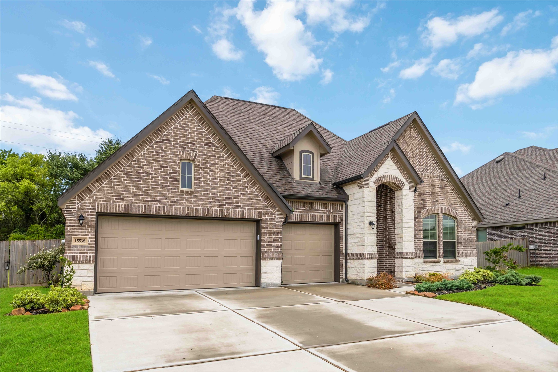 15538 Blue Lake Drive Property Photo 2