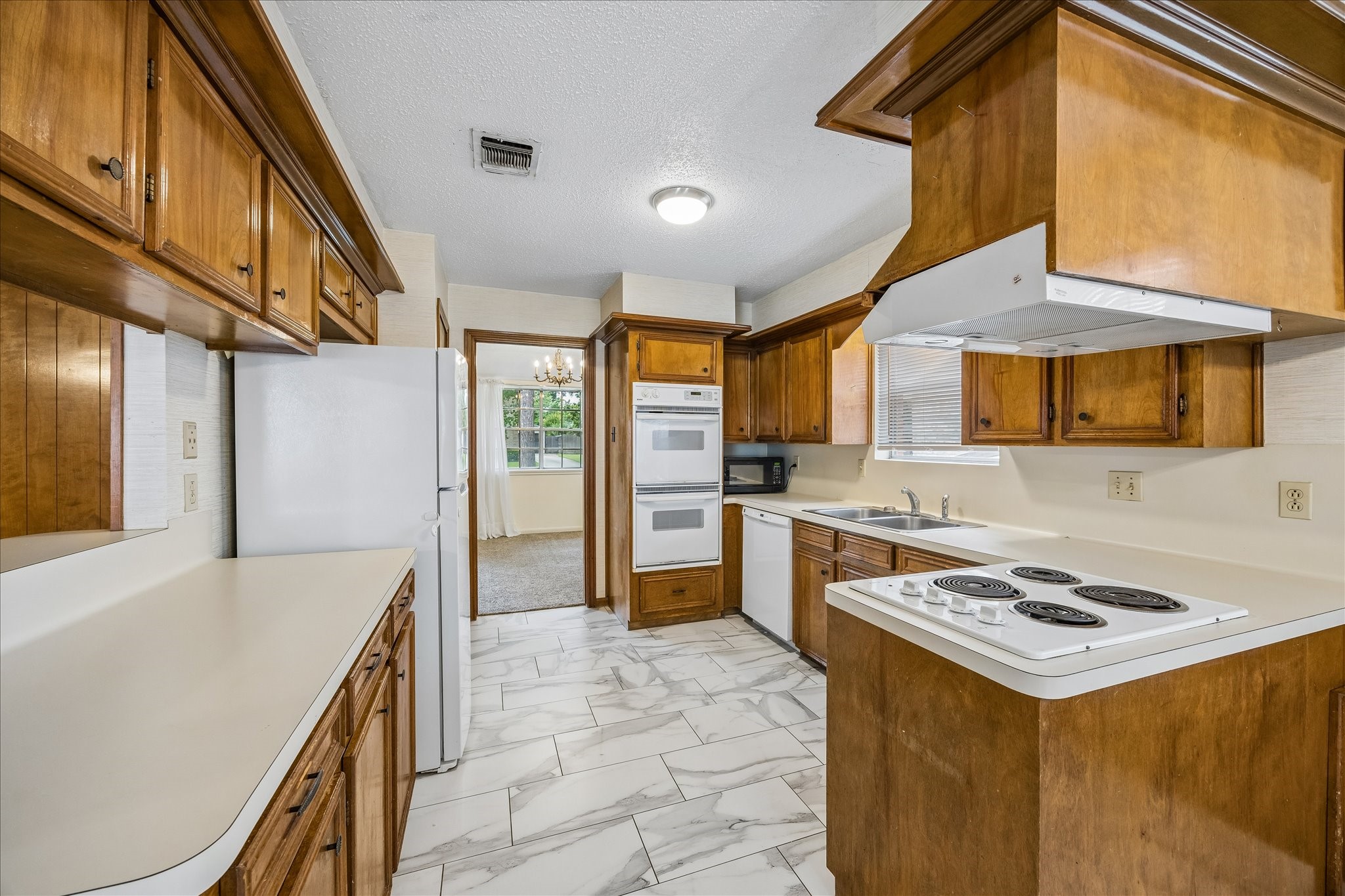 11926 Waldemar Drive Property Photo 3
