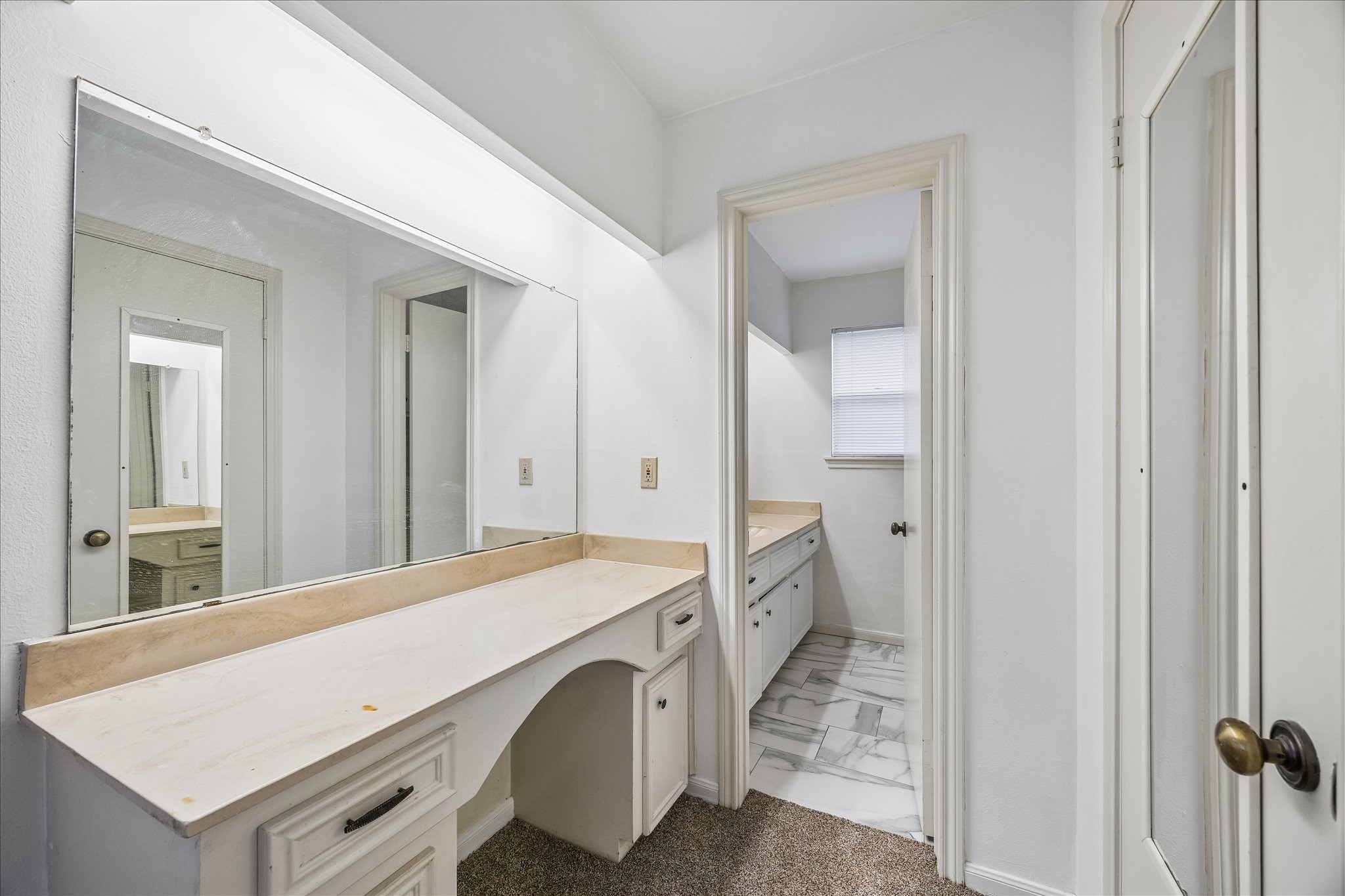 11926 Waldemar Drive Property Photo 4