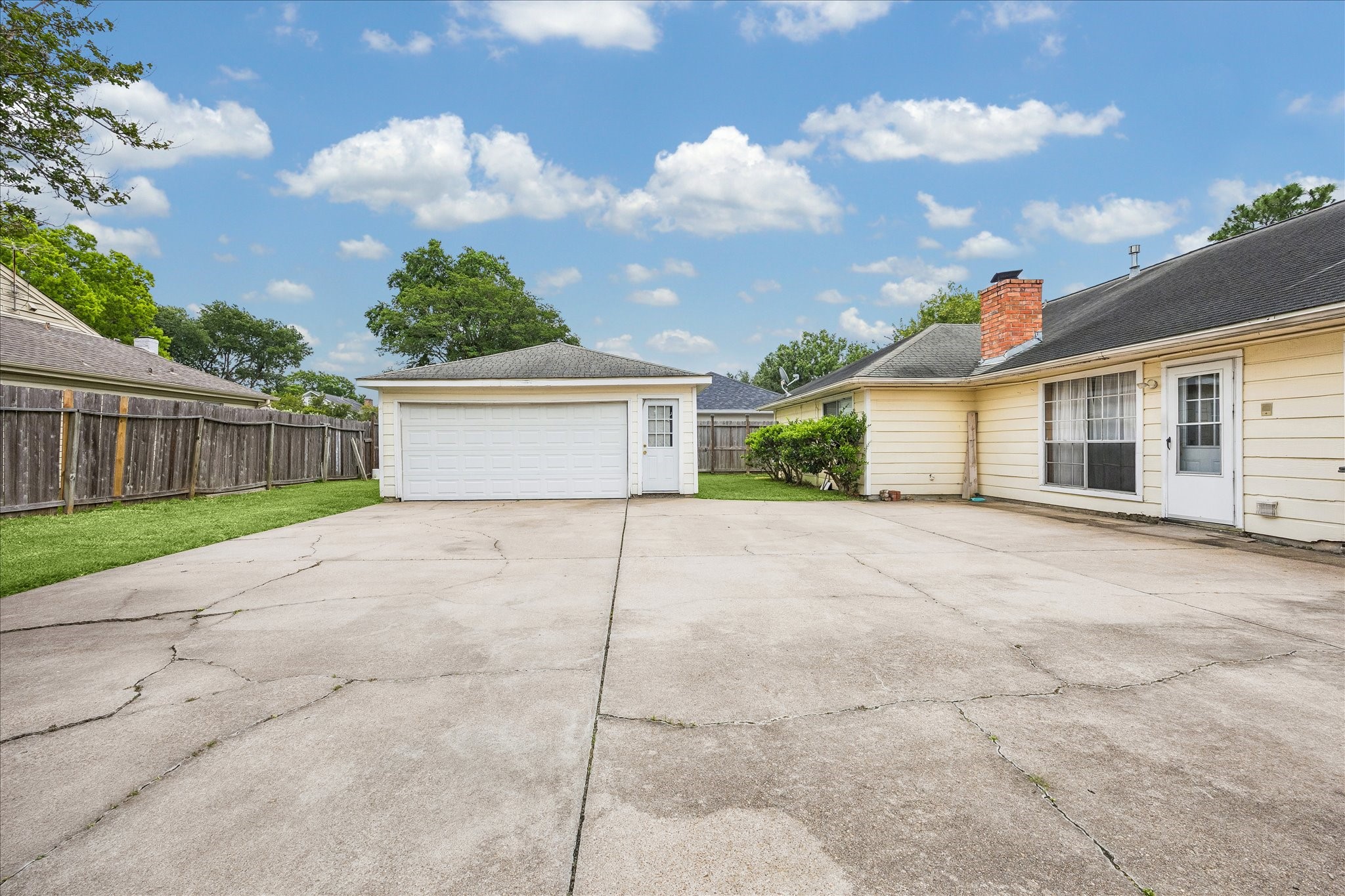 11926 Waldemar Drive Property Photo 5