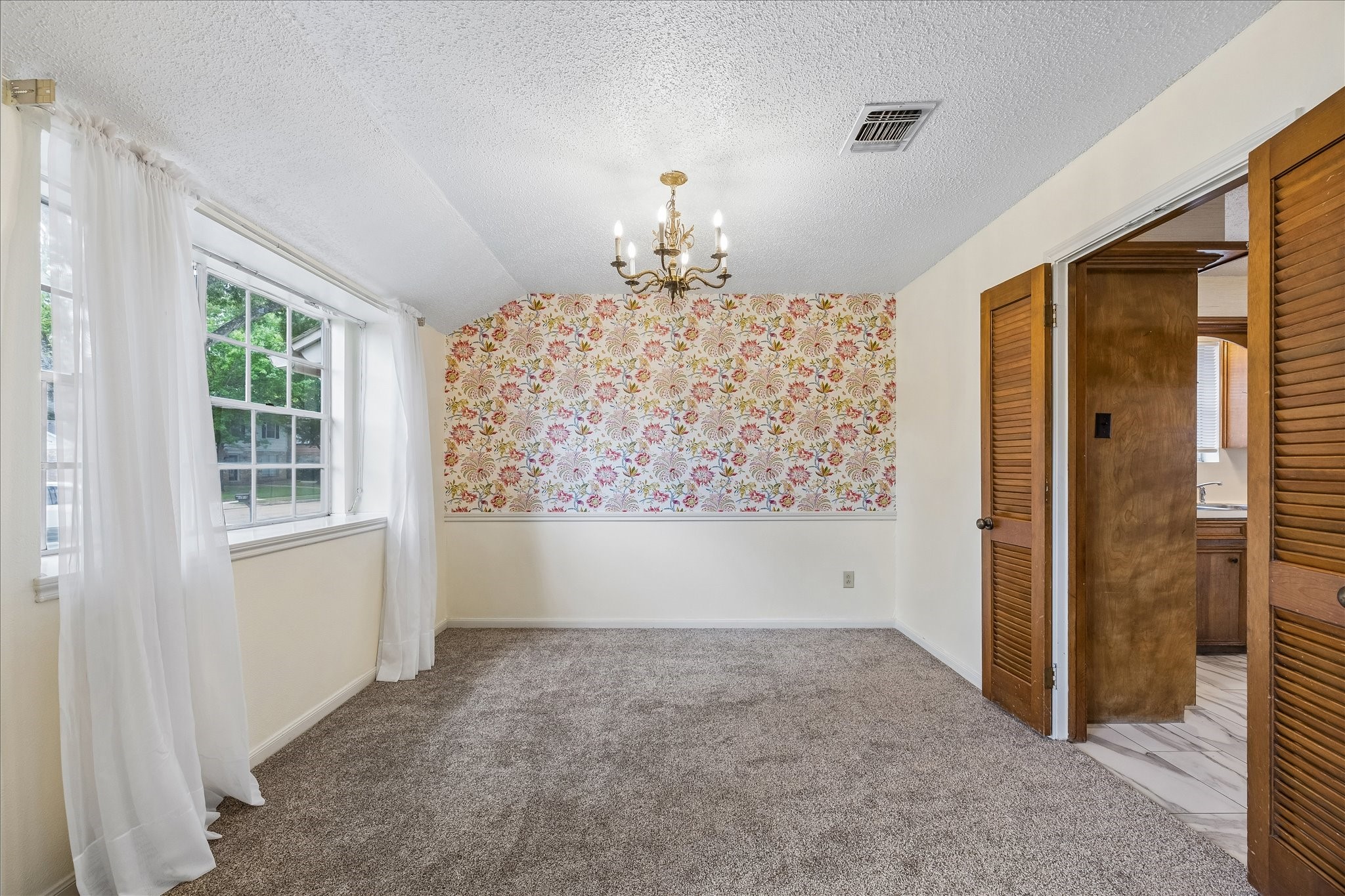 11926 Waldemar Drive Property Photo 8
