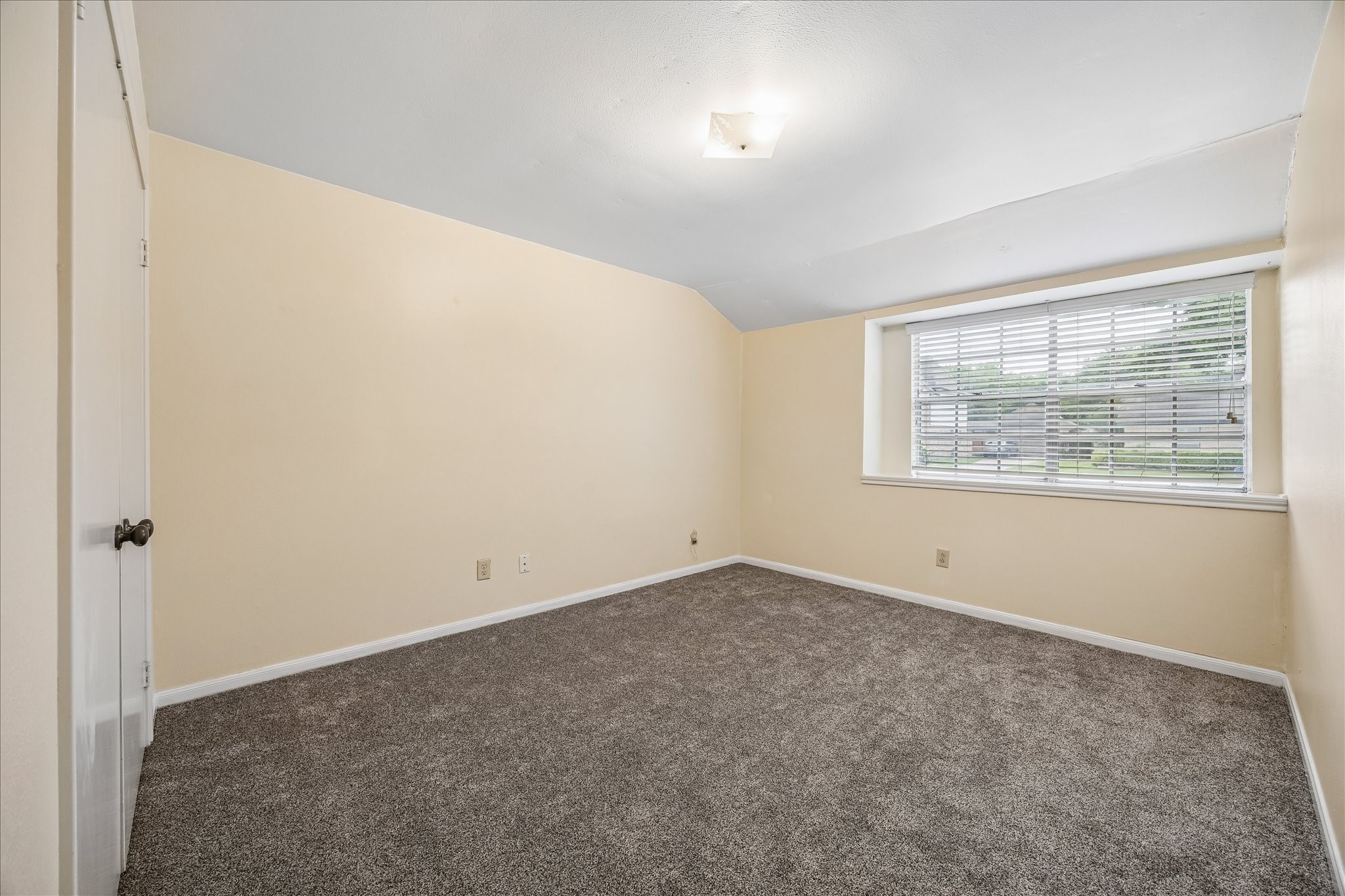 11926 Waldemar Drive Property Photo 14
