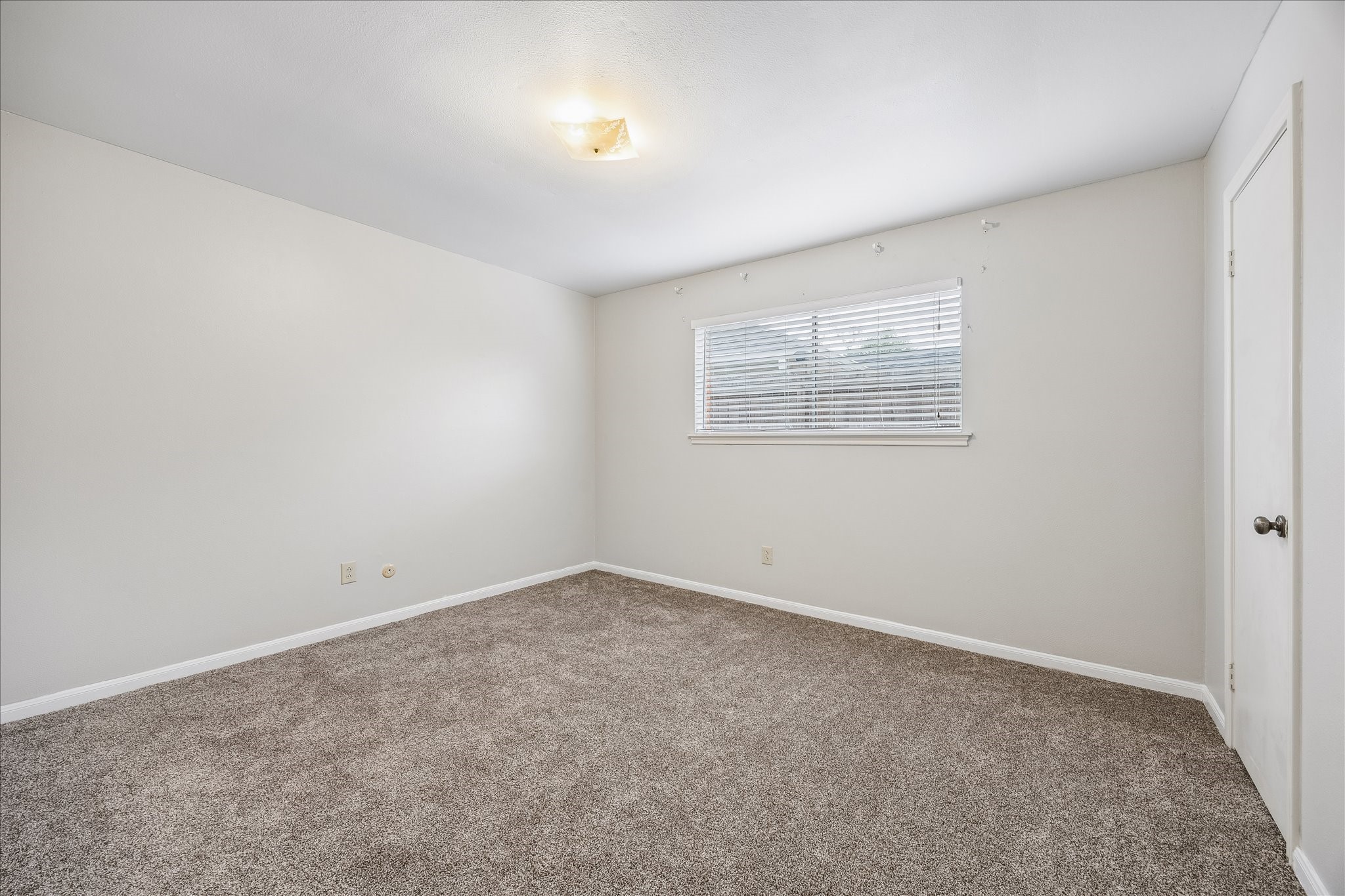 11926 Waldemar Drive Property Photo 16