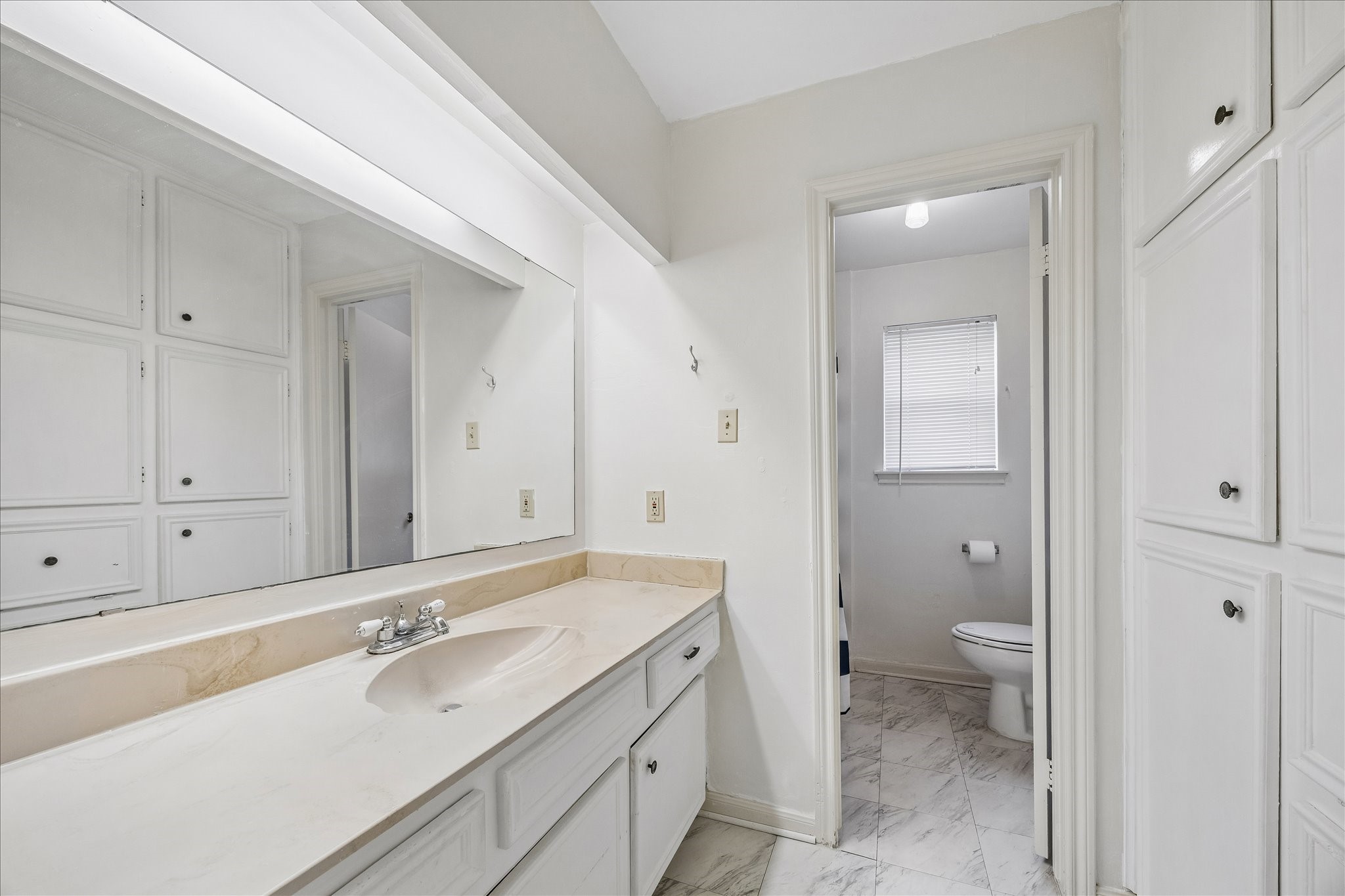 11926 Waldemar Drive Property Photo 18
