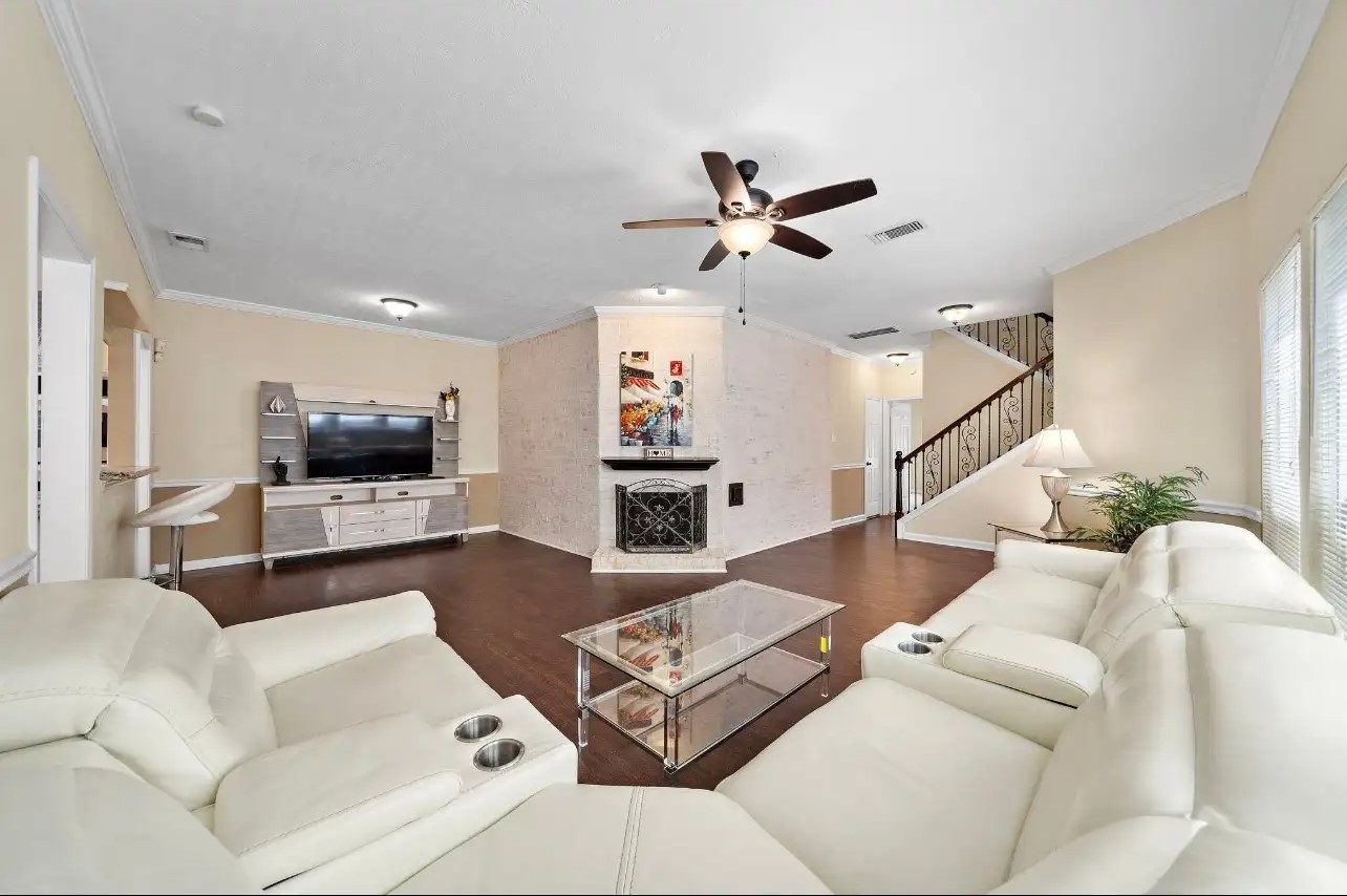 6729 Tournament Drive Property Photo 4