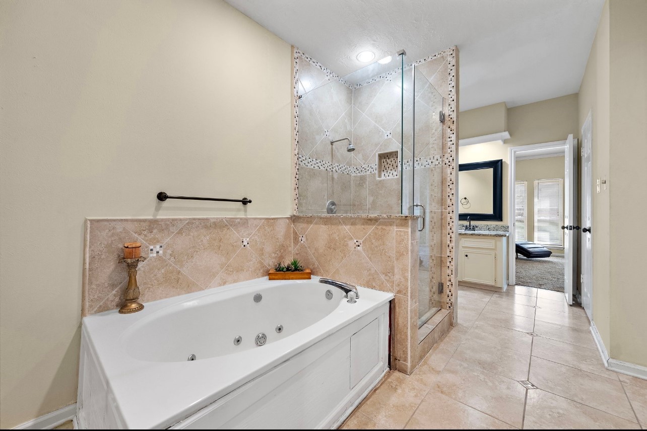 6729 Tournament Drive Property Photo 12