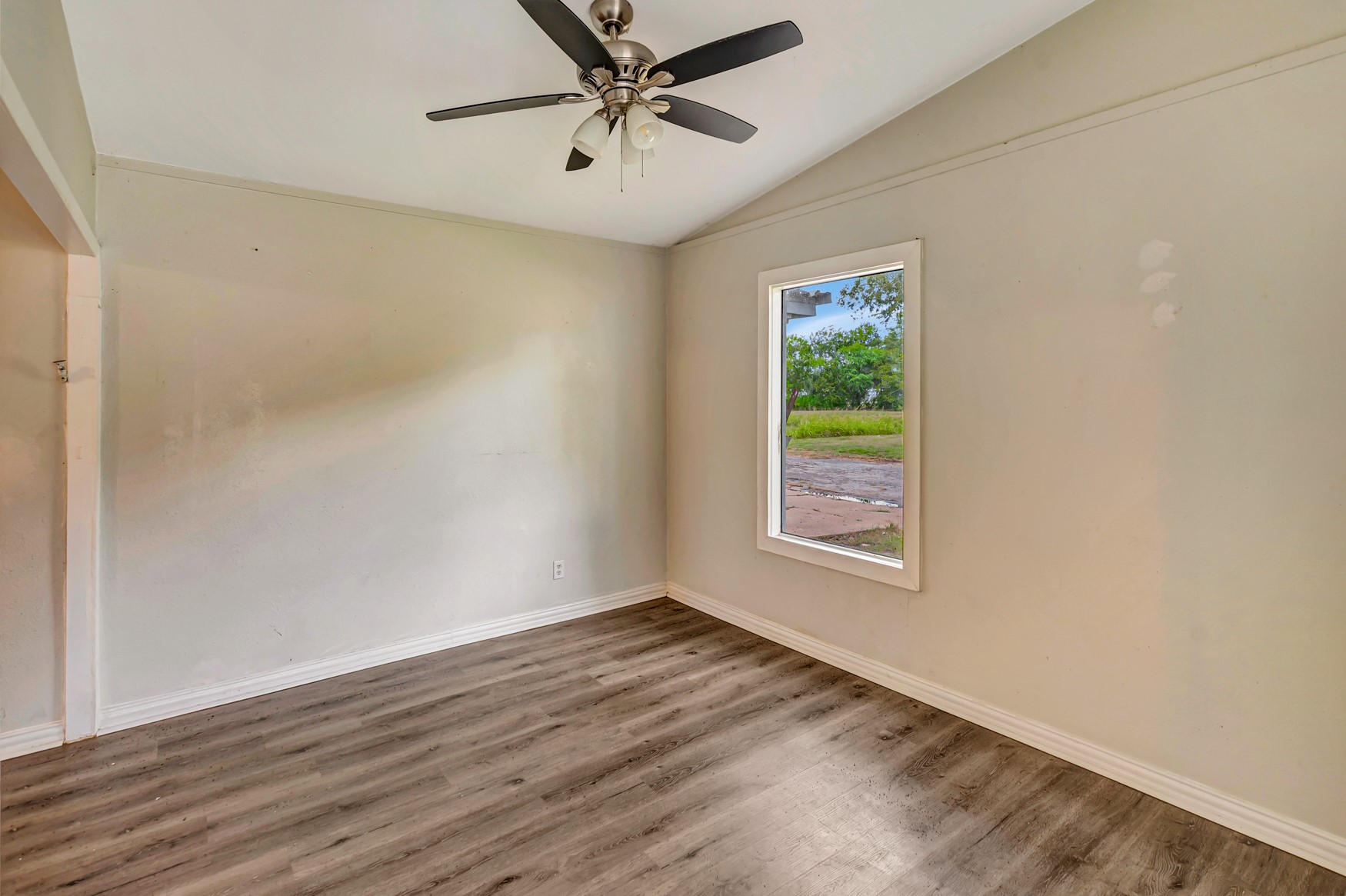 611 Sarah Street Property Photo 10