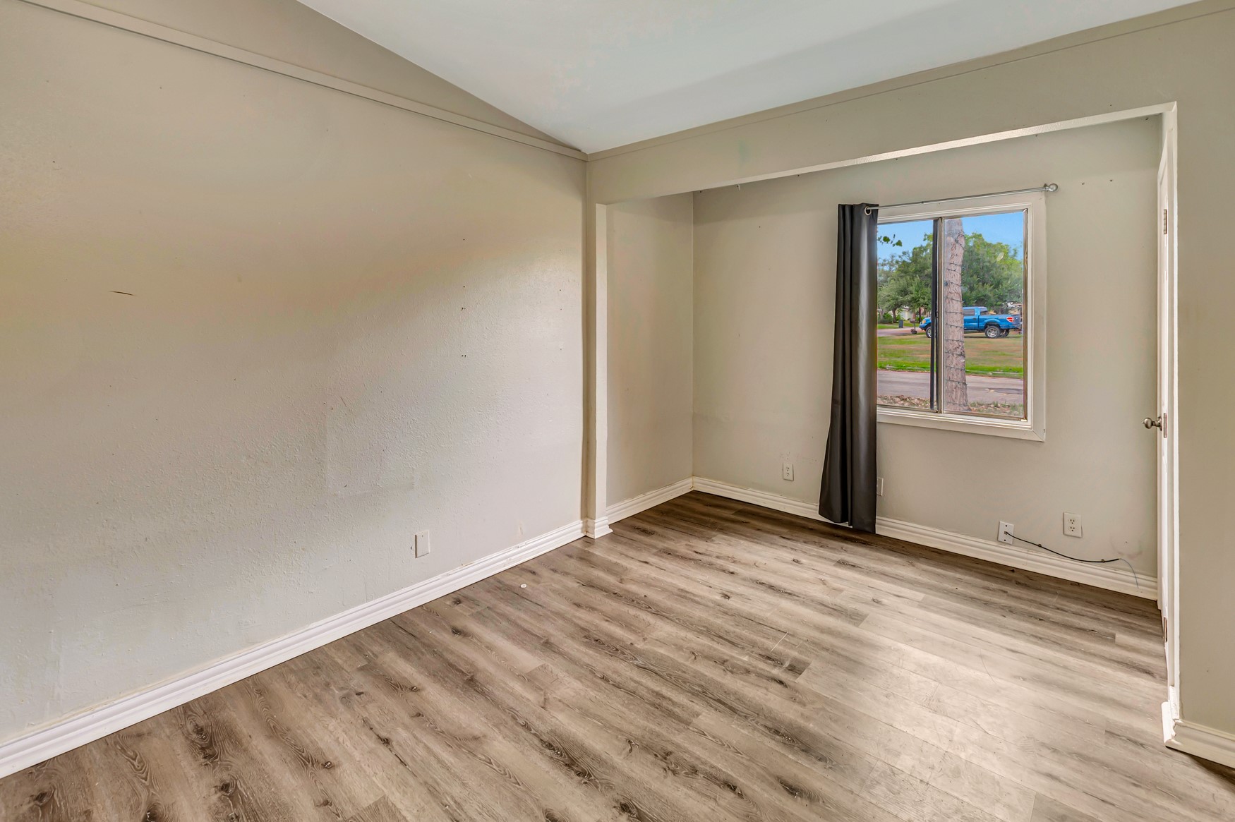 611 Sarah Street Property Photo 22