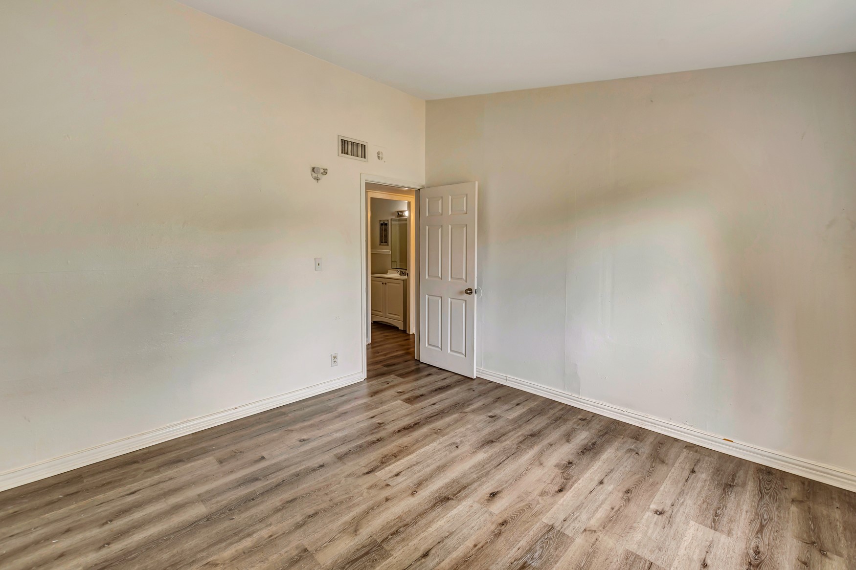 611 Sarah Street Property Photo 28