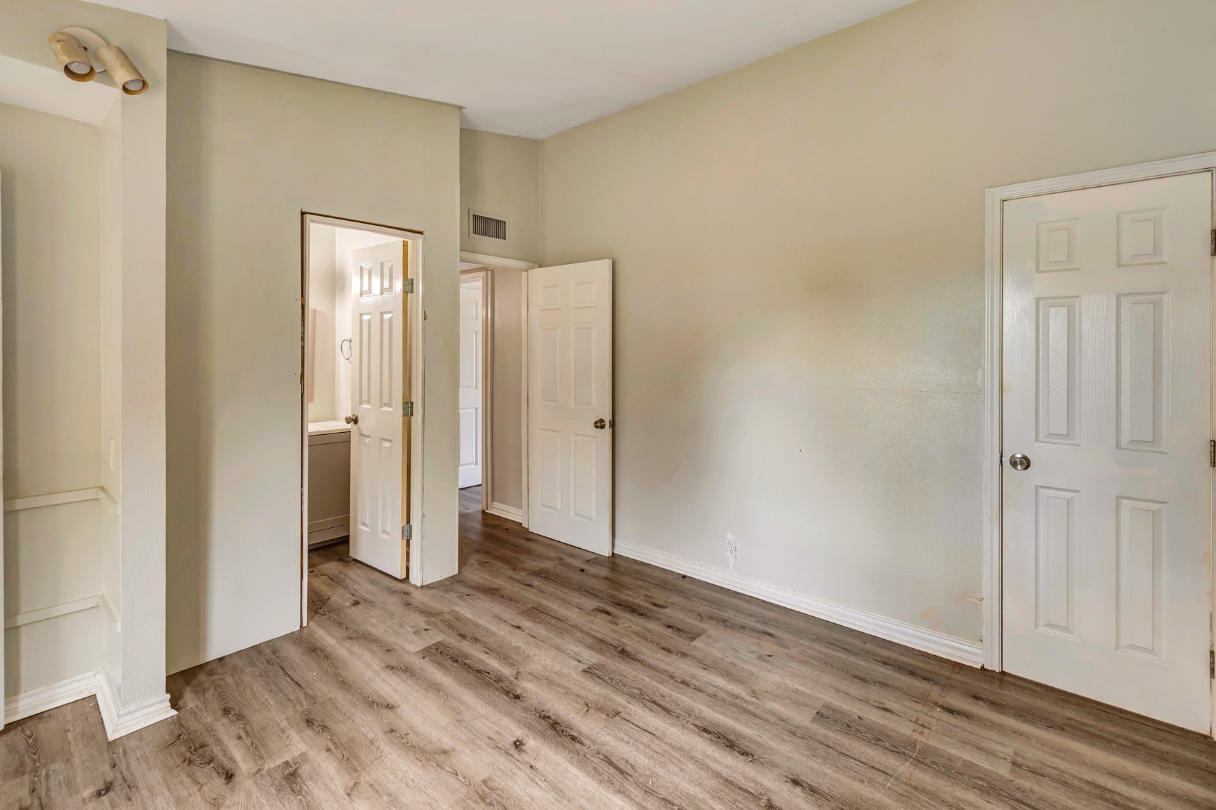 611 Sarah Street Property Photo 31