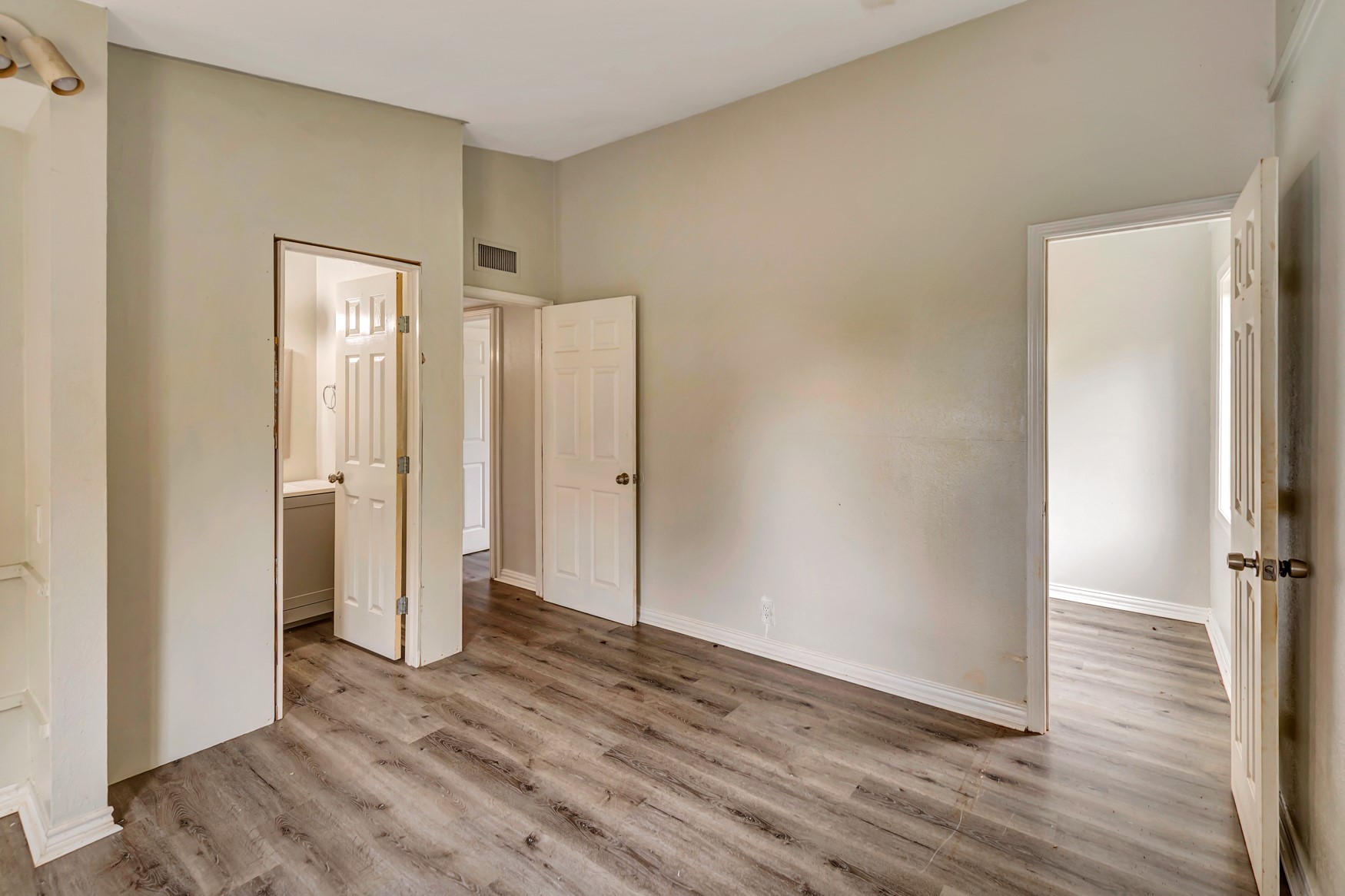 611 Sarah Street Property Photo 32