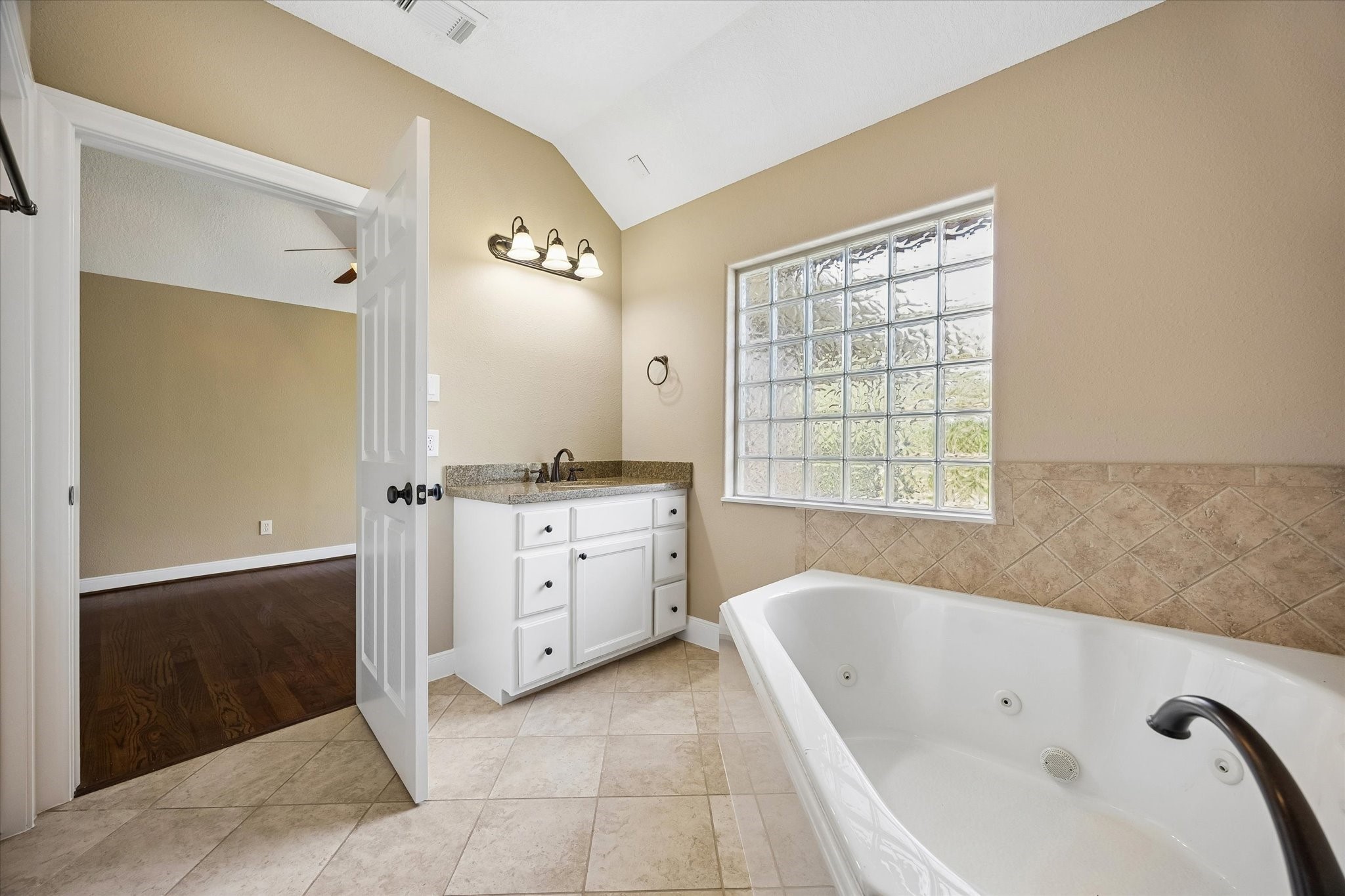 18715 N Thomas Shore Drive Property Photo 27