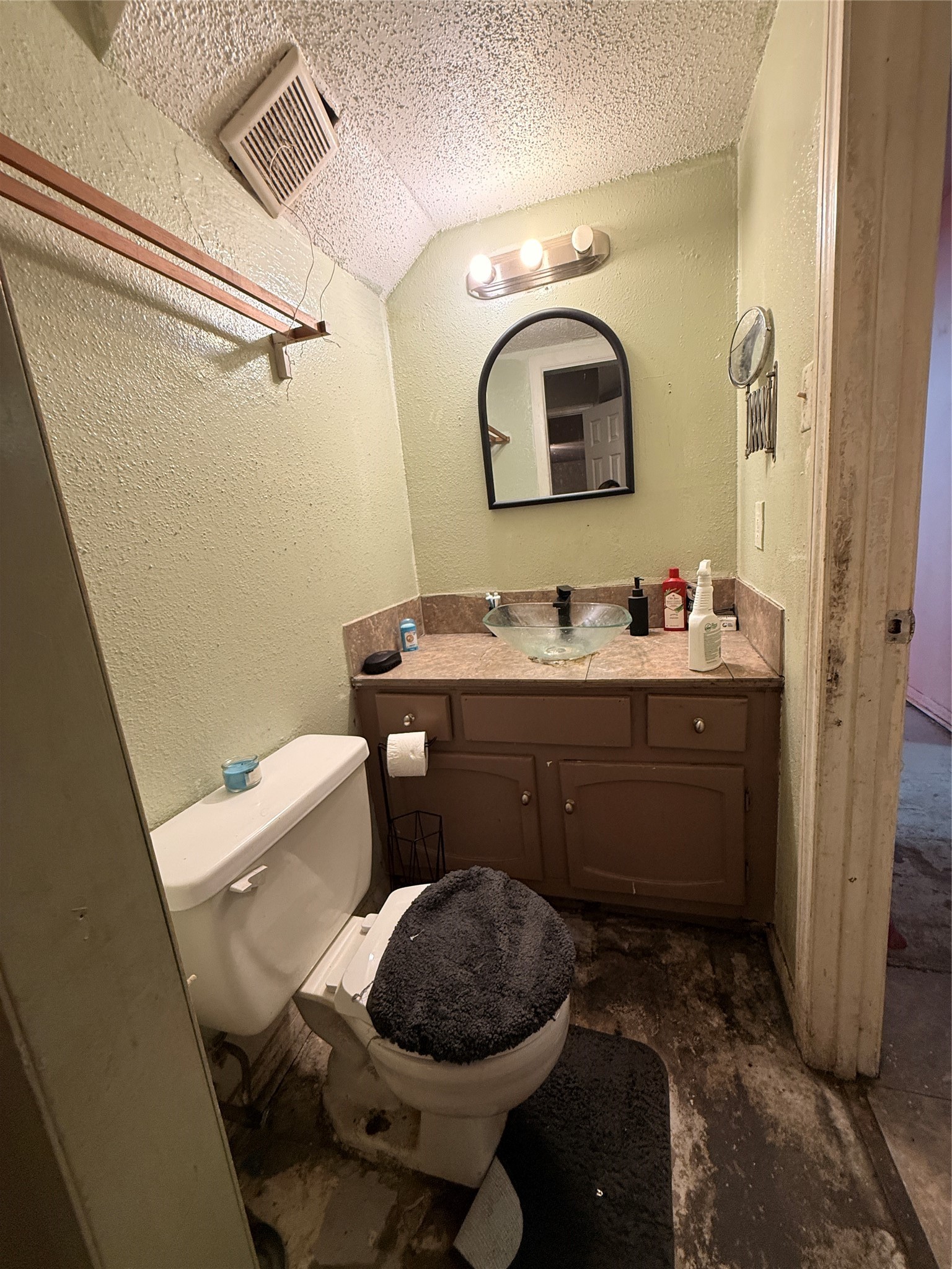 5747 Easthampton D Property Photo 4