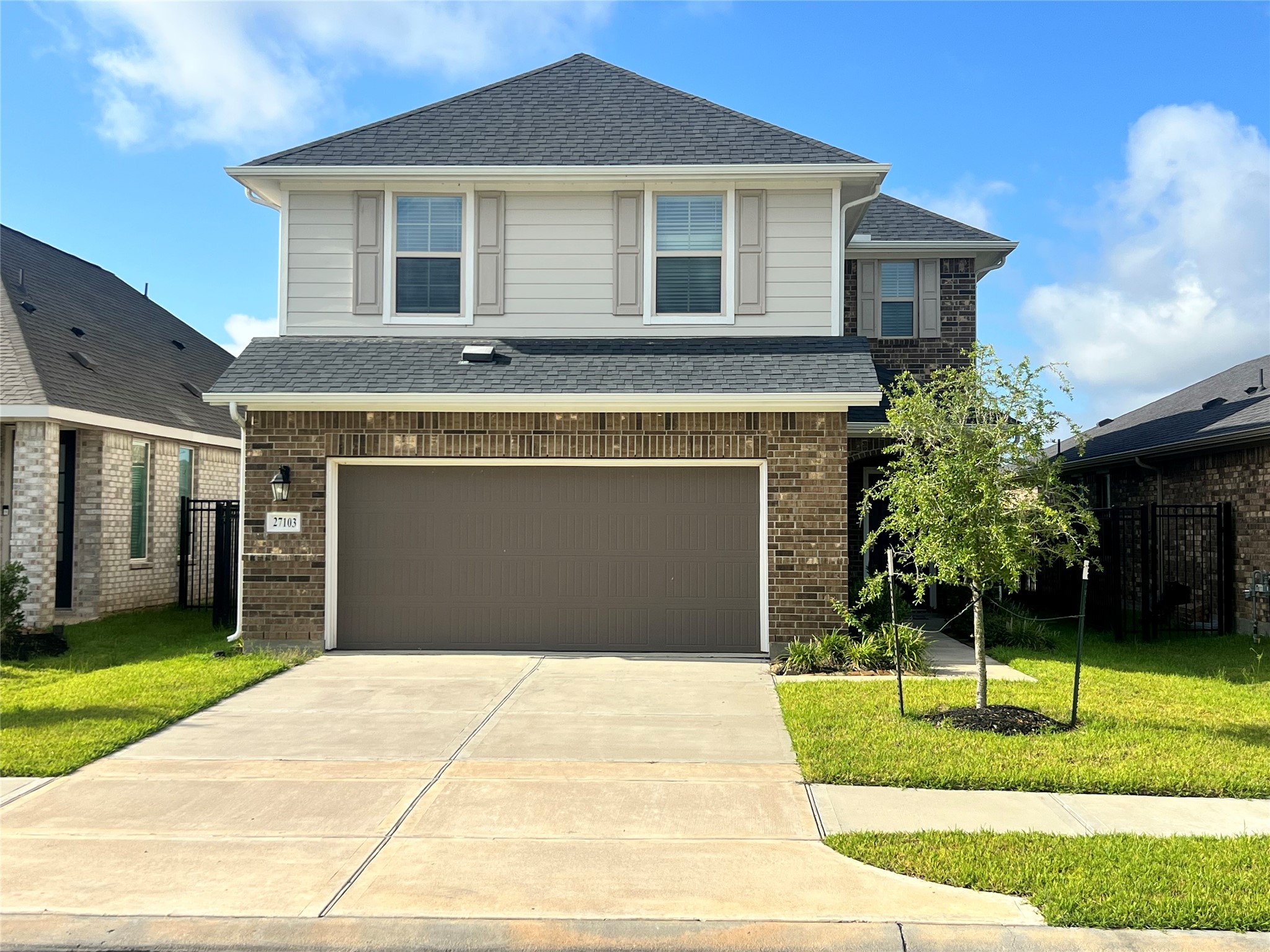27103 Blue Pool Drive Property Photo 1