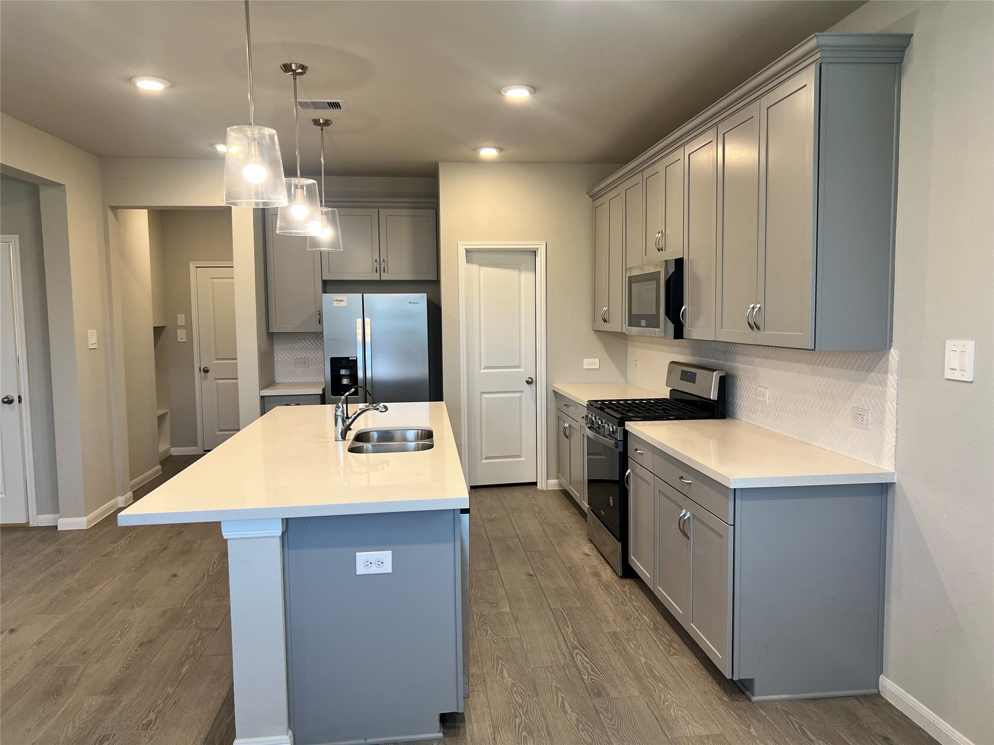 27103 Blue Pool Drive Property Photo 8