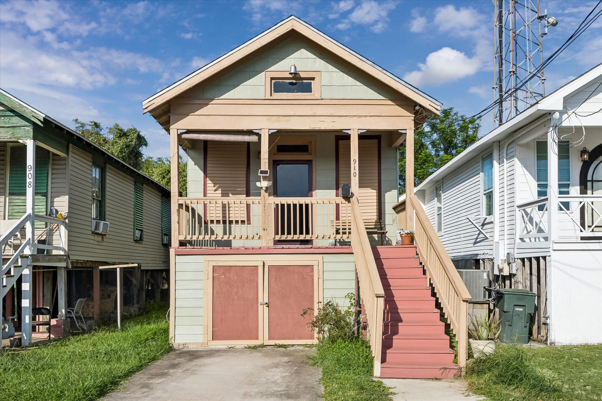 910 32nd Street Property Photo 1