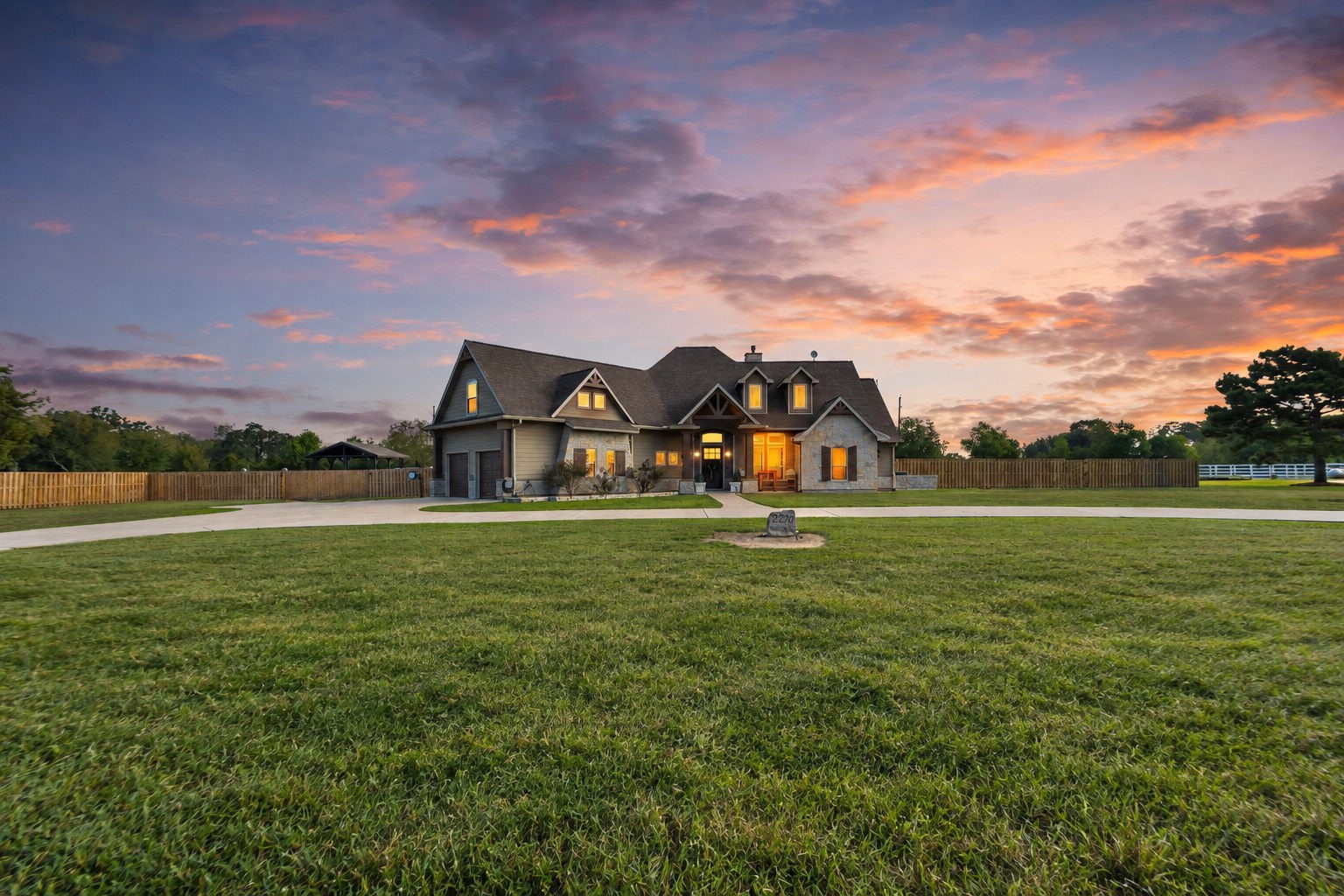 2210 Blue Jay Way Property Photo 1