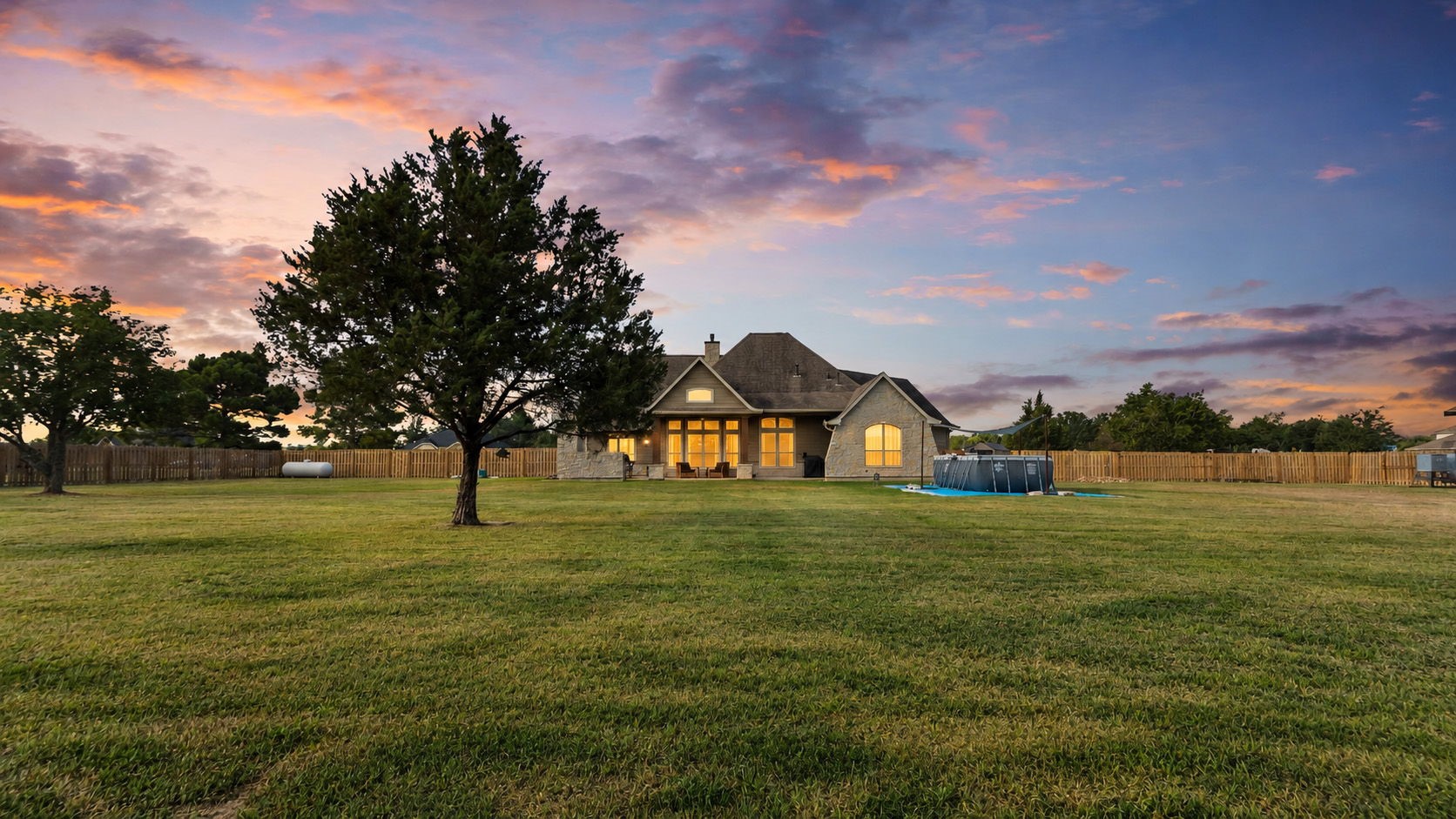 2210 Blue Jay Way Property Photo 2