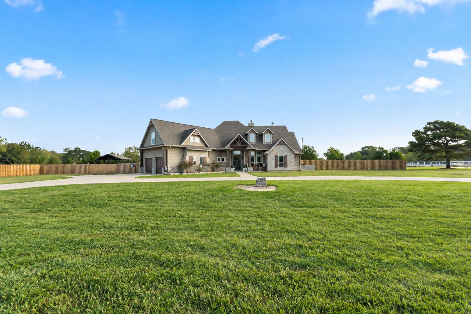 2210 Blue Jay Way Property Photo 4